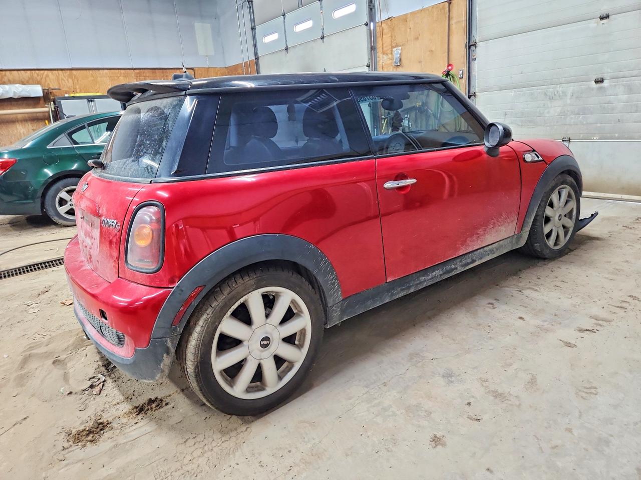 2009 Mini Cooper S Red vin: WMWMF73539TV39740
