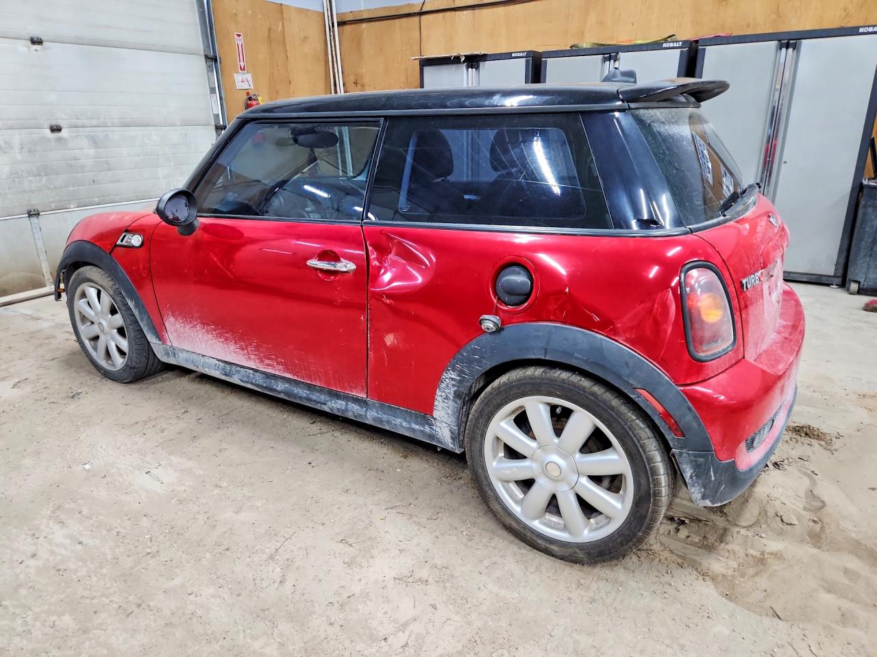 2009 Mini Cooper S Red vin: WMWMF73539TV39740