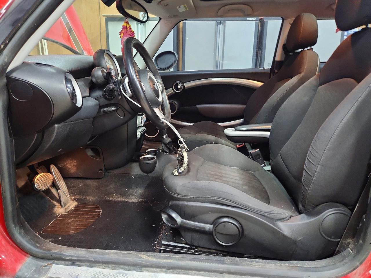 2009 Mini Cooper S Red vin: WMWMF73539TV39740