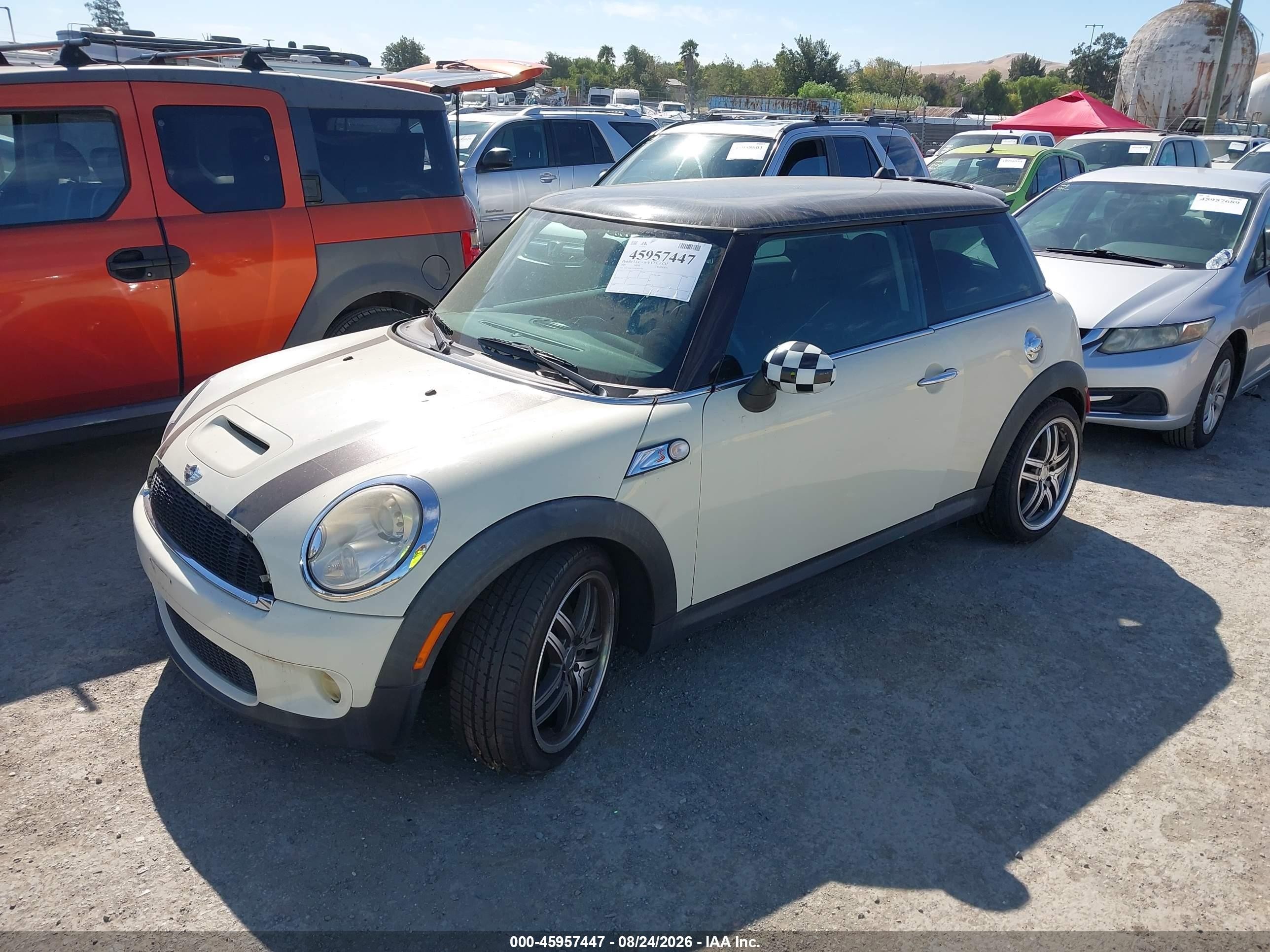 2009 Mini Cooper S   White vin: WMWMF73539TW83756