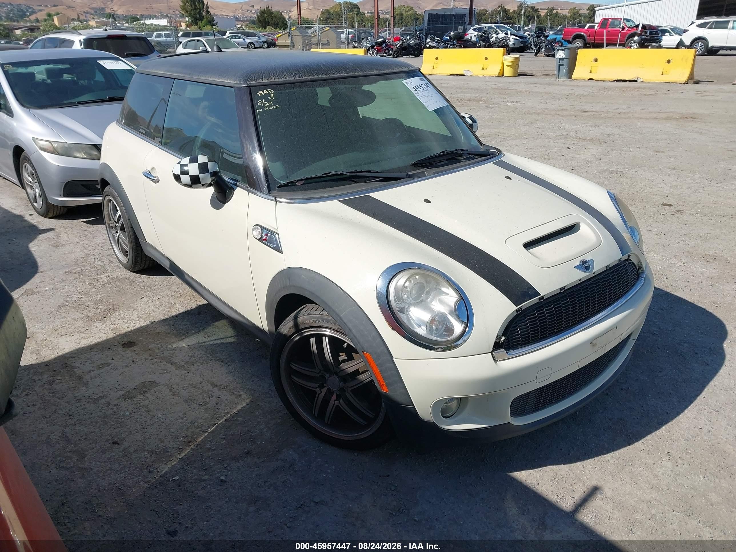 2009 Mini Cooper S   White vin: WMWMF73539TW83756