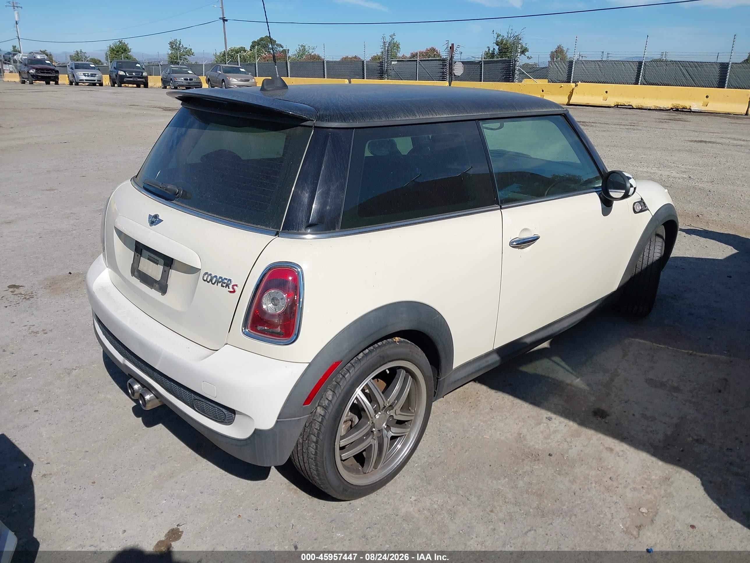 2009 Mini Cooper S   White vin: WMWMF73539TW83756