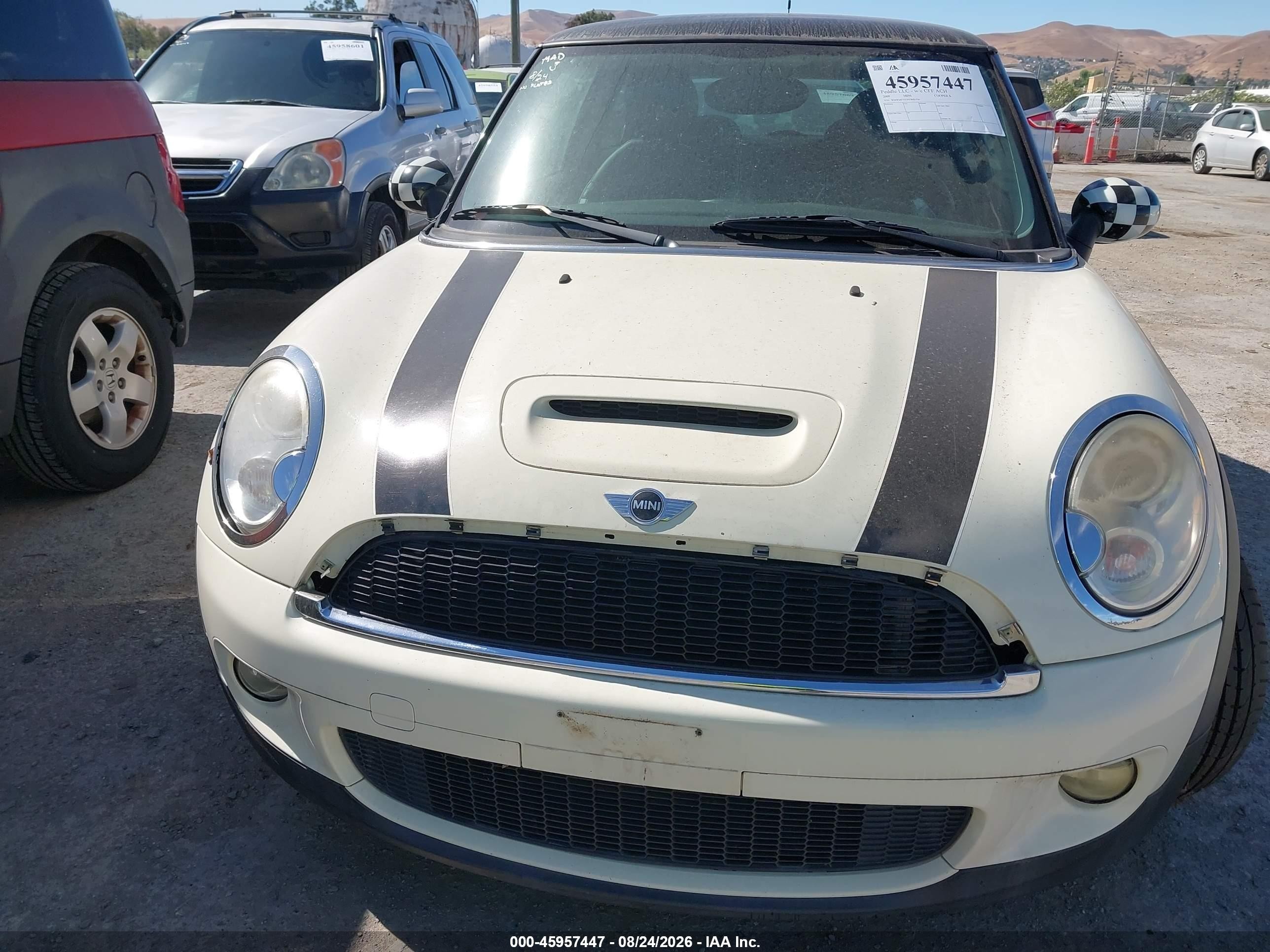 2009 Mini Cooper S   White vin: WMWMF73539TW83756