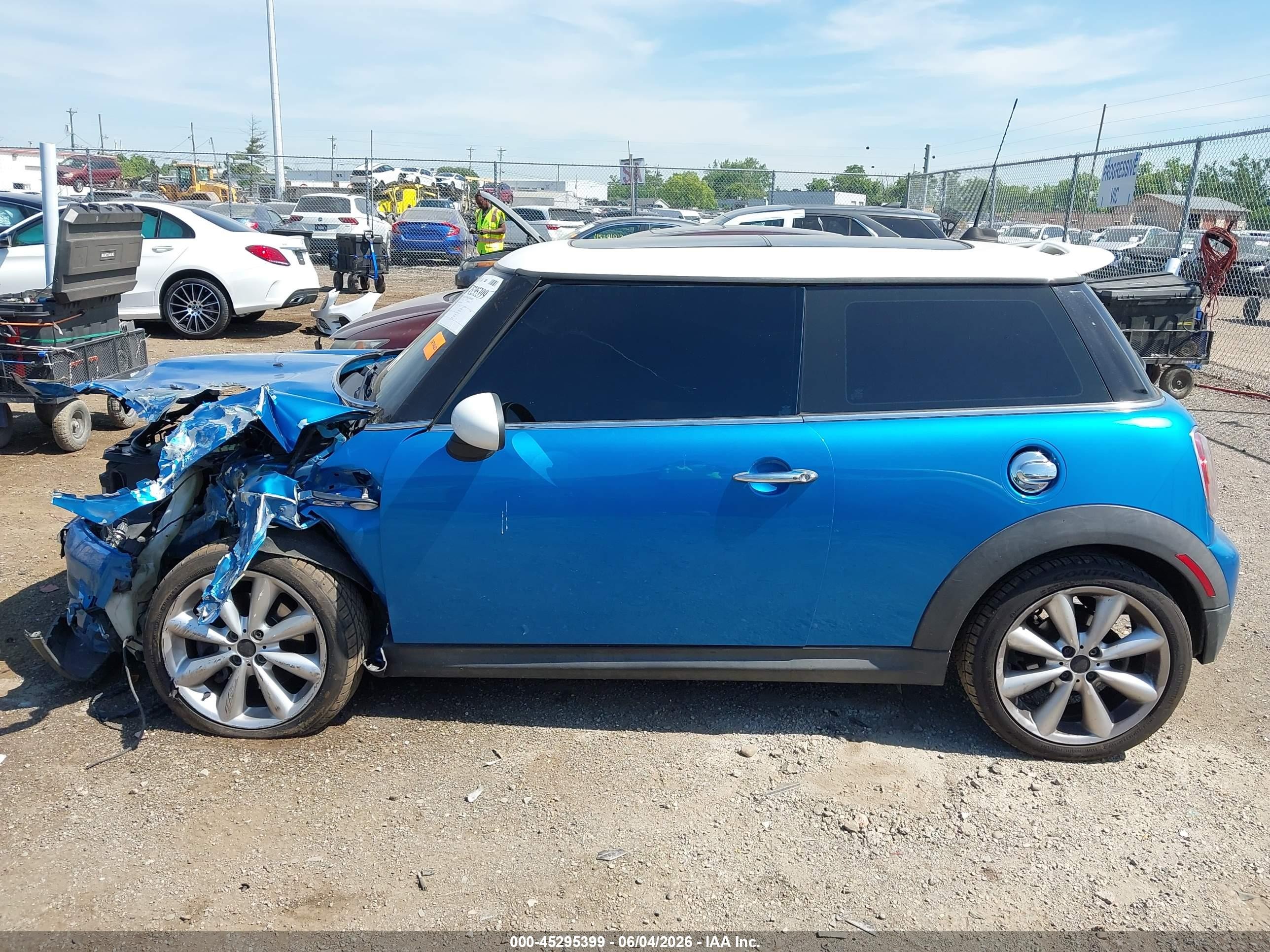 2007 Mini Cooper S   Blue vin: WMWMF73547TL83091