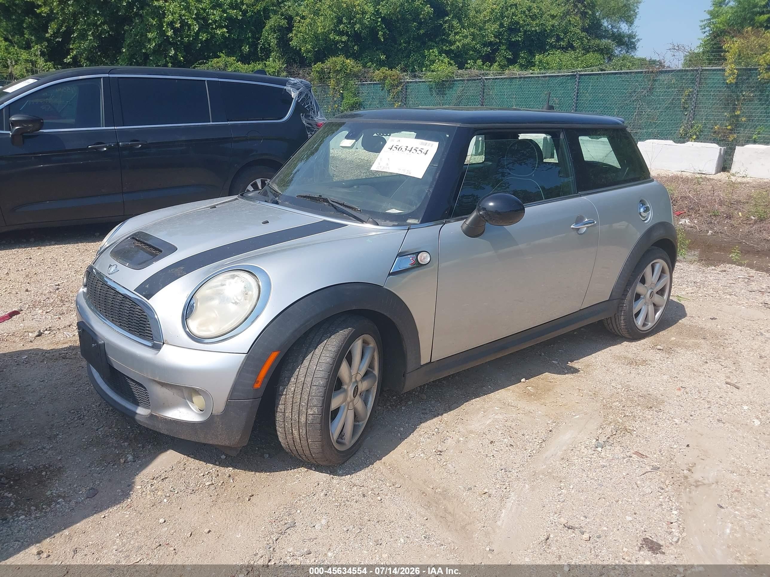 2007 Mini Cooper S   Silver vin: WMWMF73557TT81334