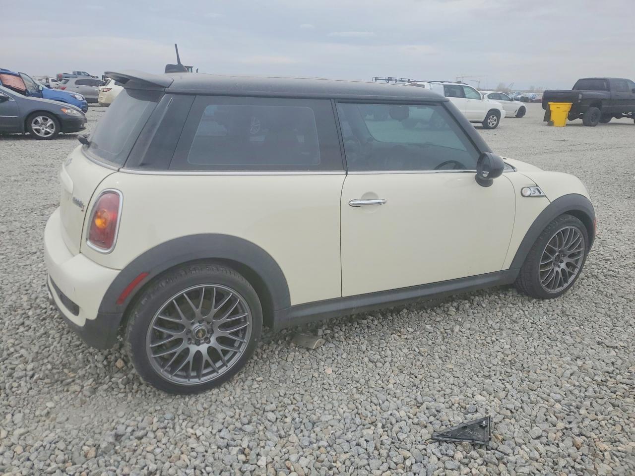 2008 Mini Cooper S Cream vin: WMWMF73558TT90049