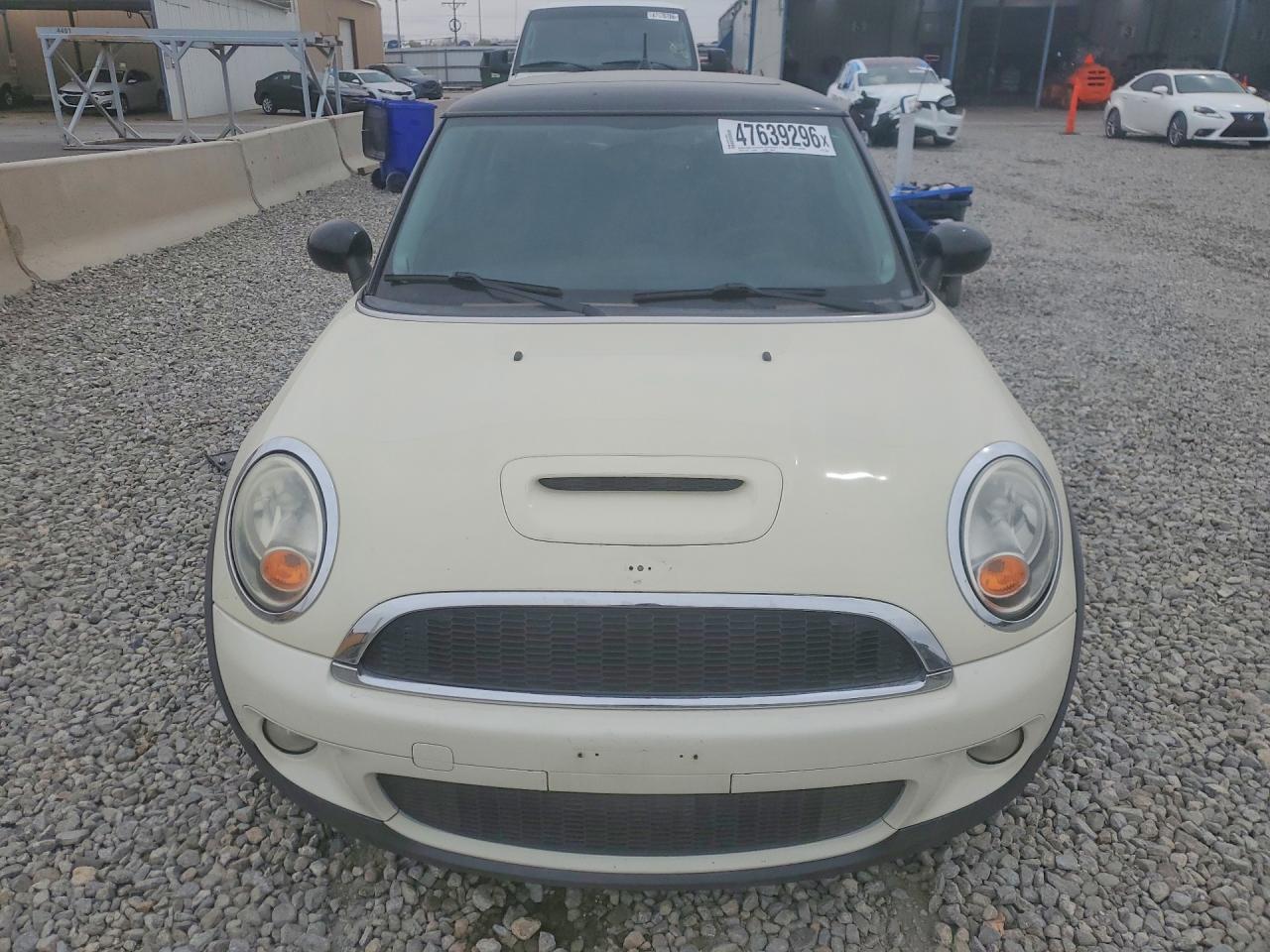 2008 Mini Cooper S Cream vin: WMWMF73558TT90049