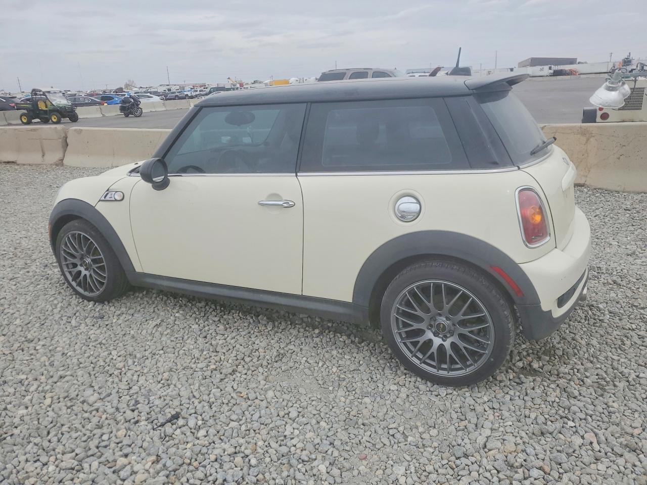 2008 Mini Cooper S Cream vin: WMWMF73558TT90049