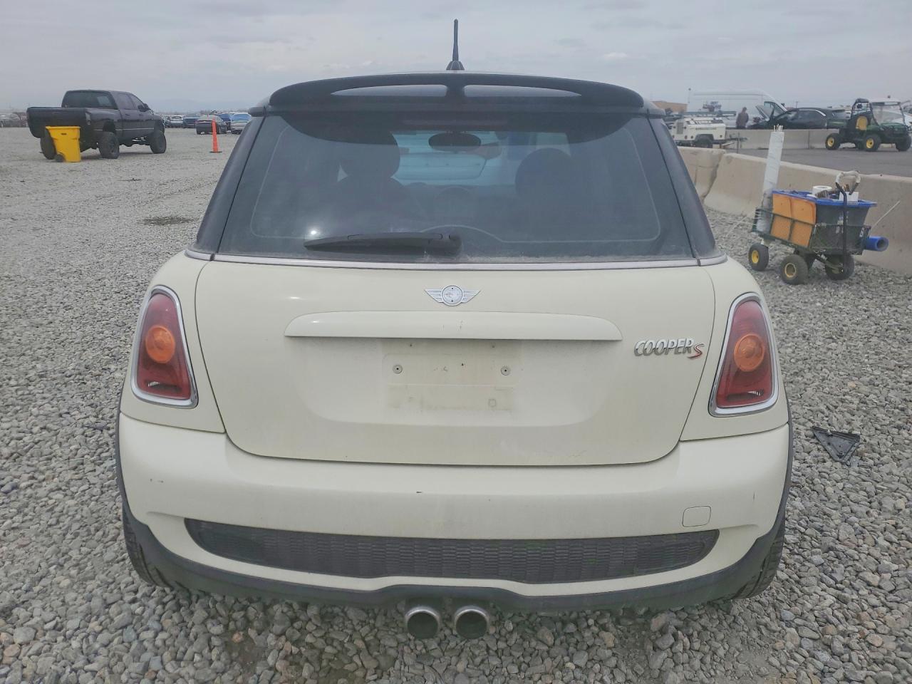 2008 Mini Cooper S Cream vin: WMWMF73558TT90049