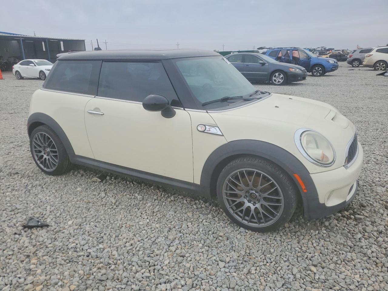 2008 Mini Cooper S Cream vin: WMWMF73558TT90049