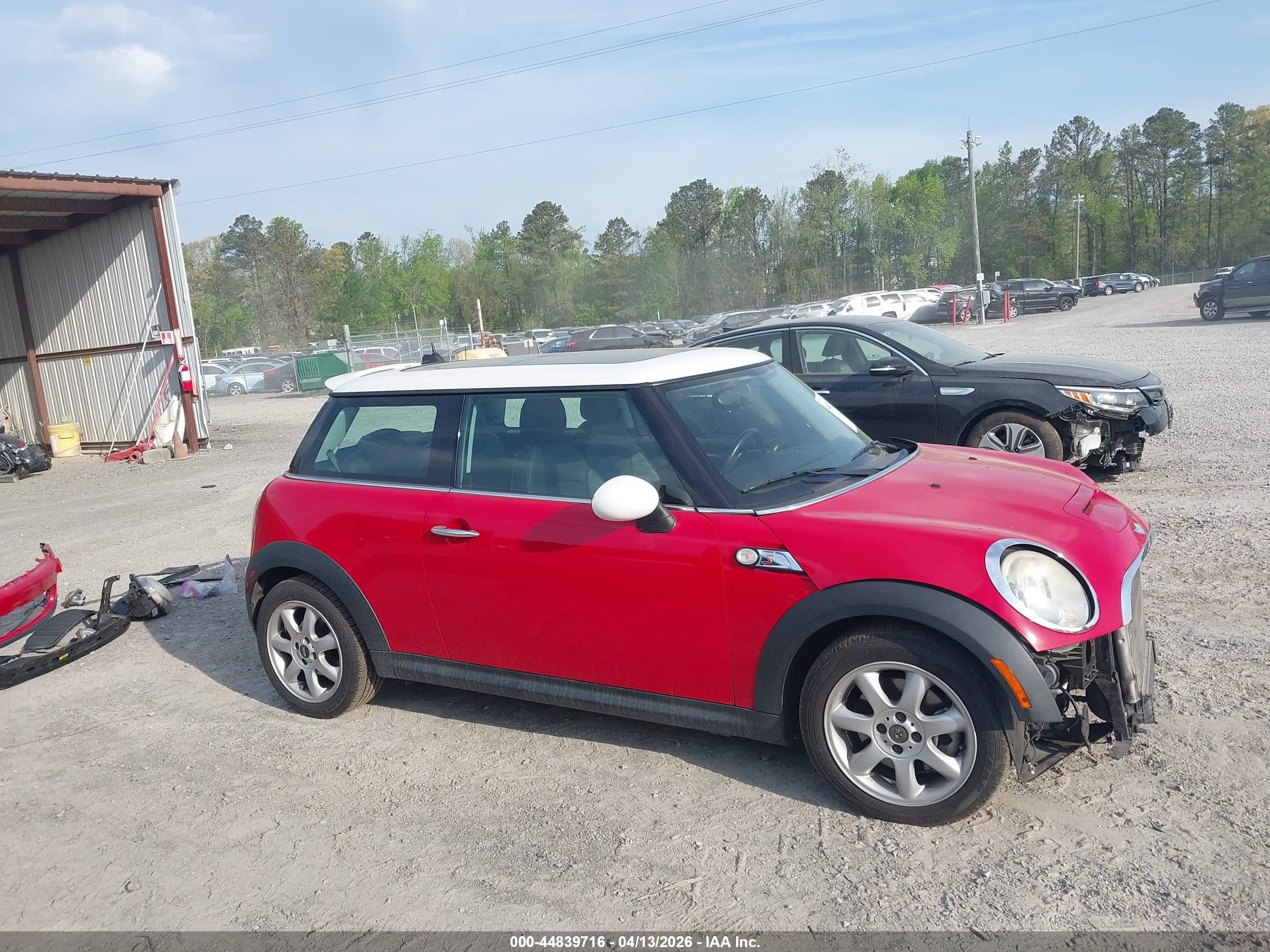 2008 Mini Cooper S   Red vin: WMWMF73558TV34165