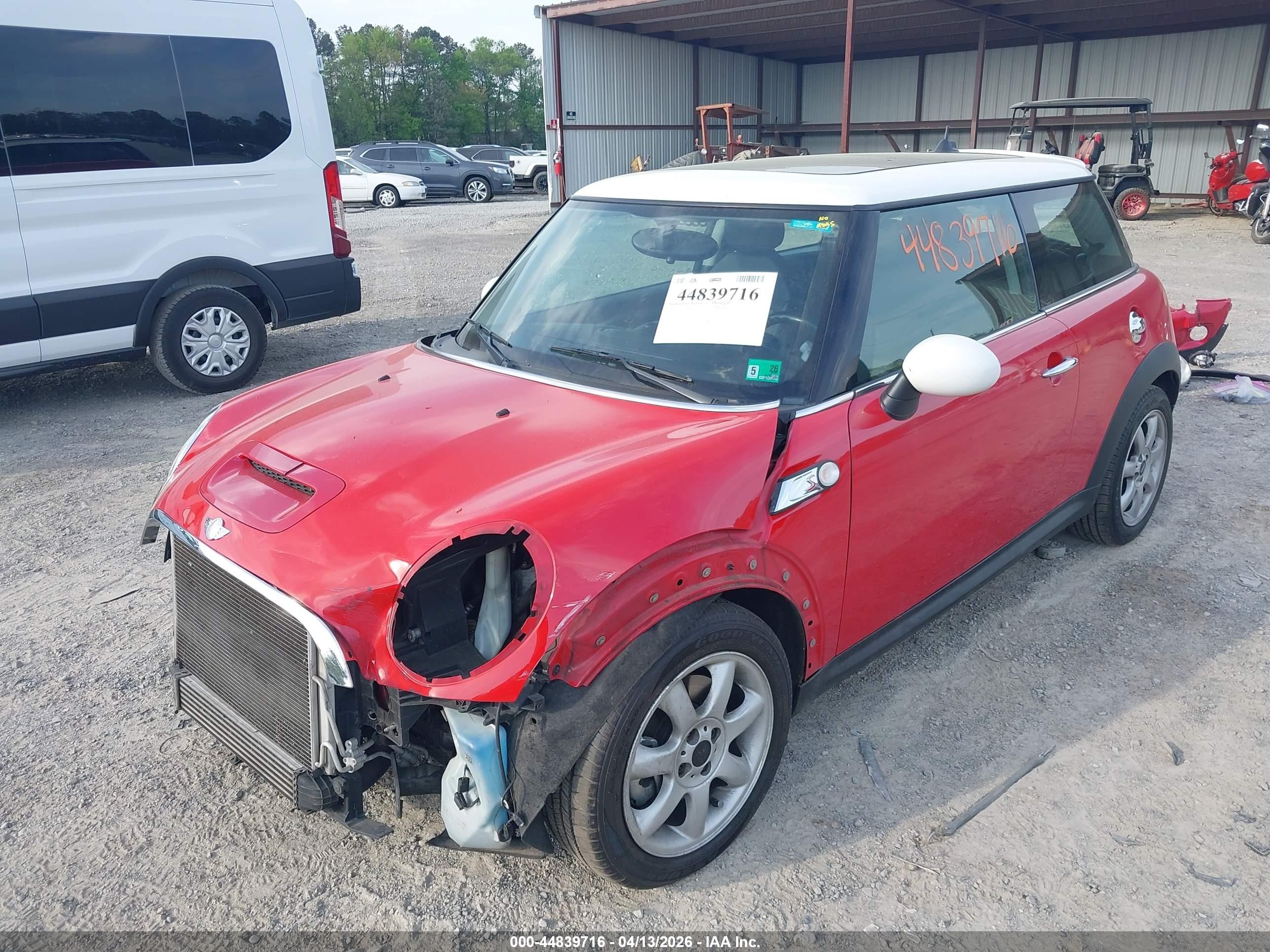 2008 Mini Cooper S   Red vin: WMWMF73558TV34165