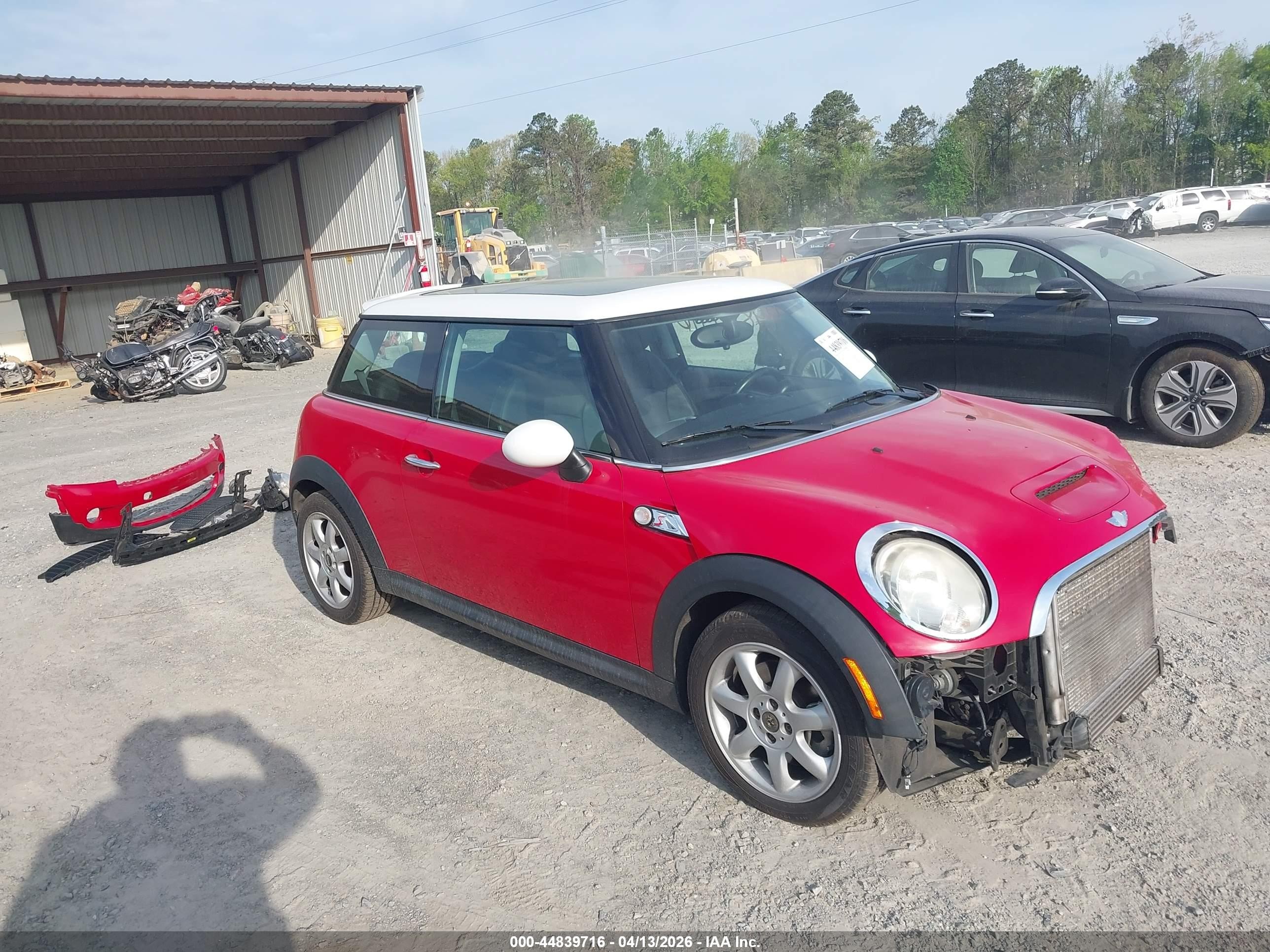 2008 Mini Cooper S   Red vin: WMWMF73558TV34165