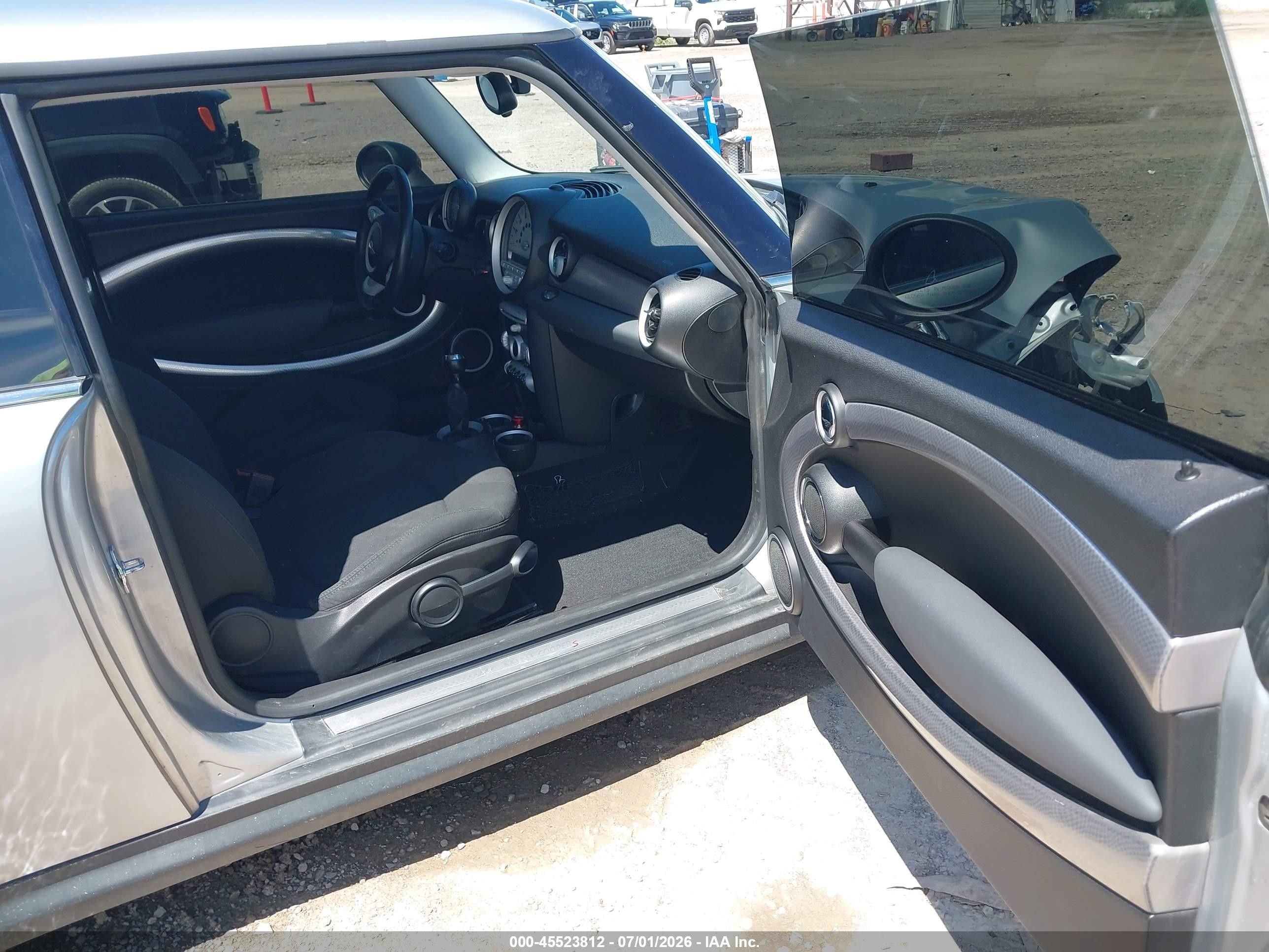 2009 Mini Cooper S   Серебряный vin: WMWMF73559TT94247