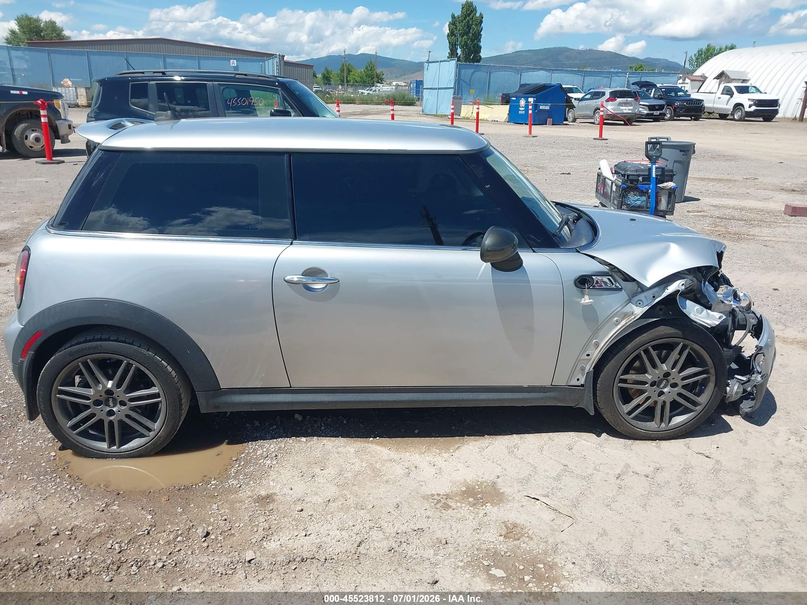 2009 Mini Cooper S   Серебряный vin: WMWMF73559TT94247