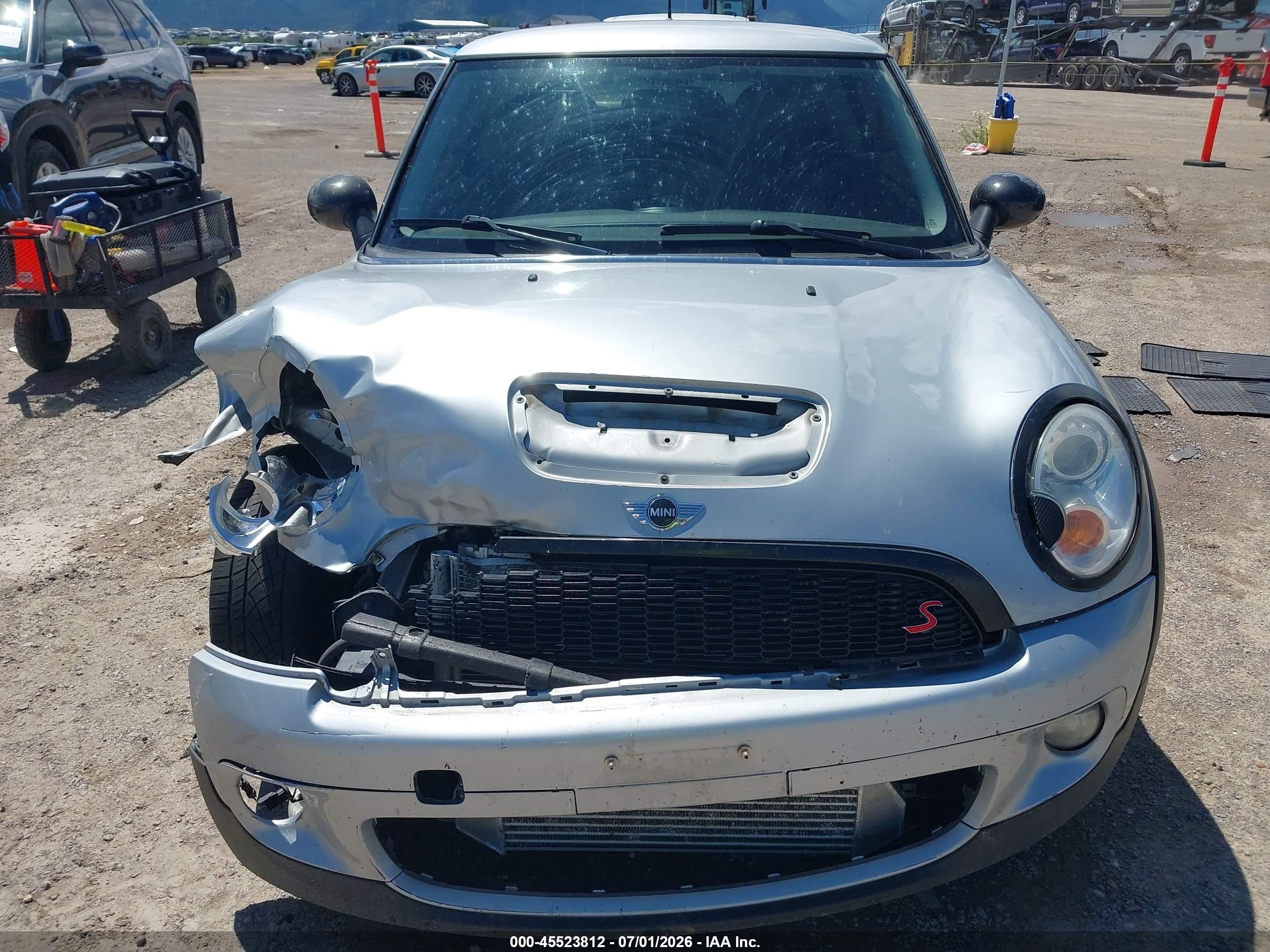 2009 Mini Cooper S   Серебряный vin: WMWMF73559TT94247