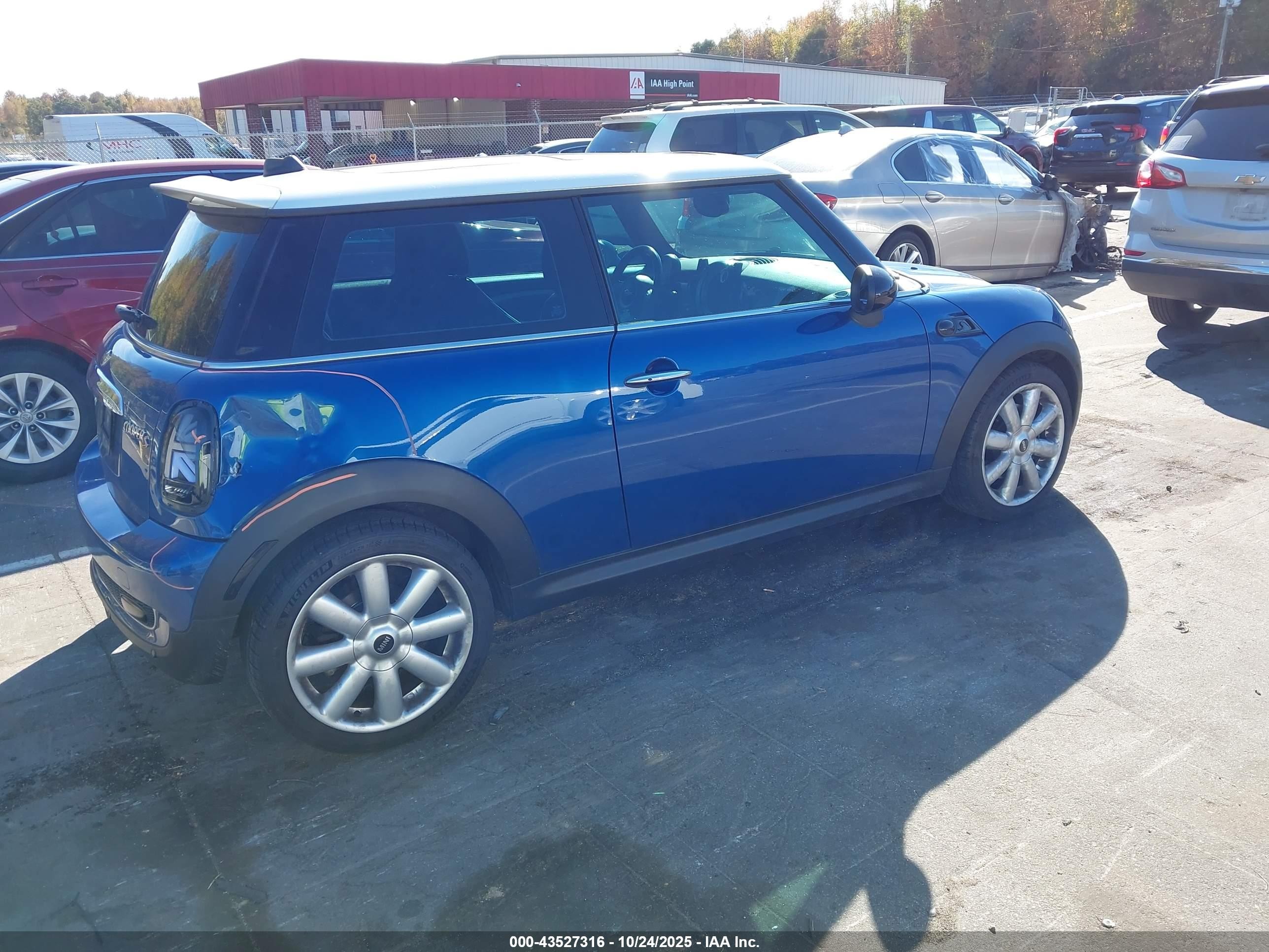2007 Mini Cooper S   Blue vin: WMWMF73567TL87918