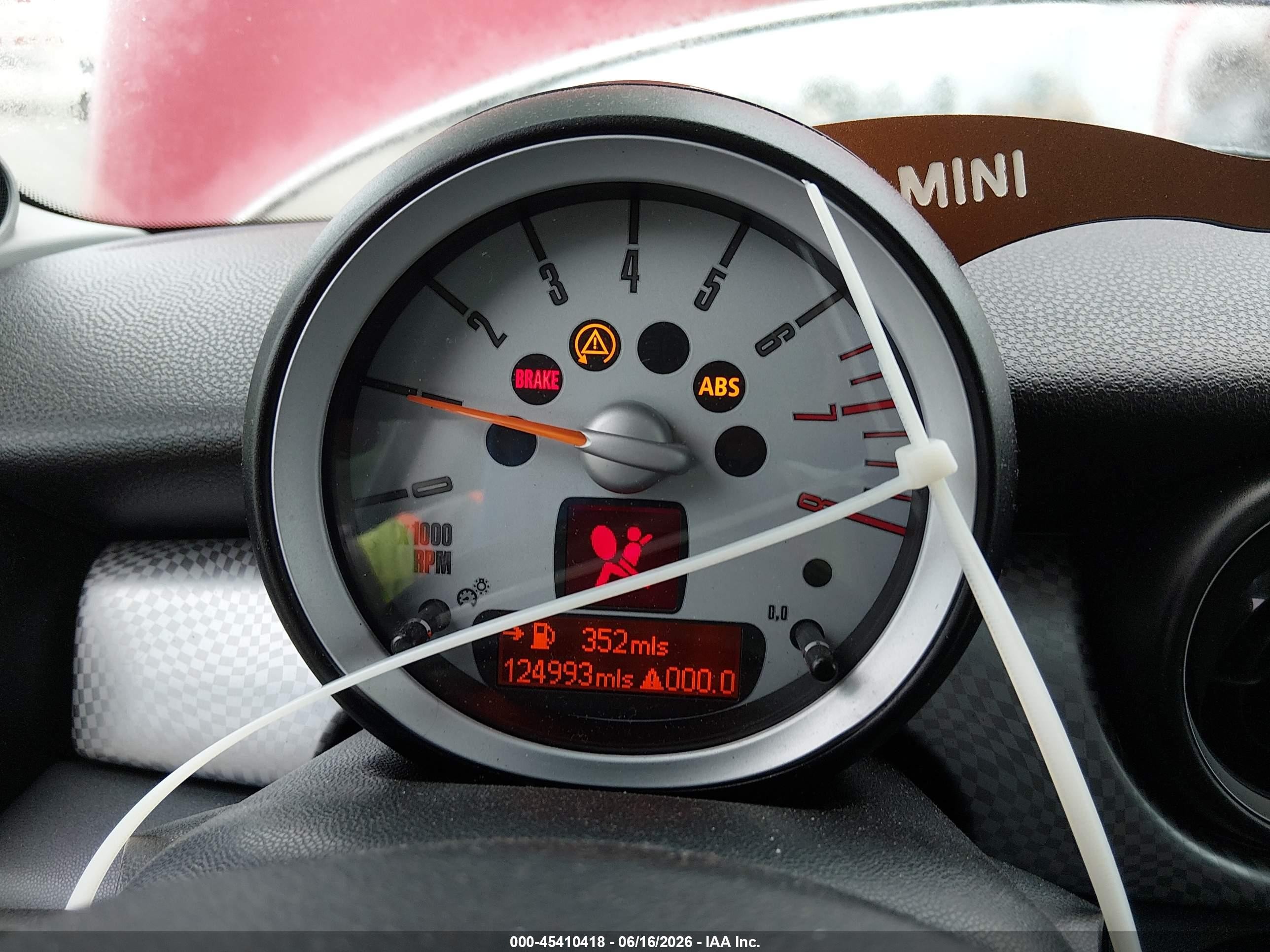 2009 Mini Cooper S   Red vin: WMWMF73569TT96671