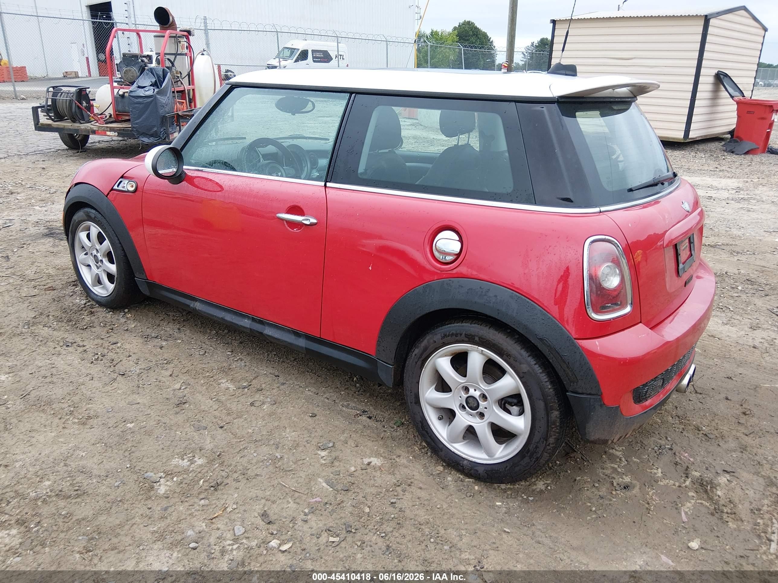 2009 Mini Cooper S   Red vin: WMWMF73569TT96671