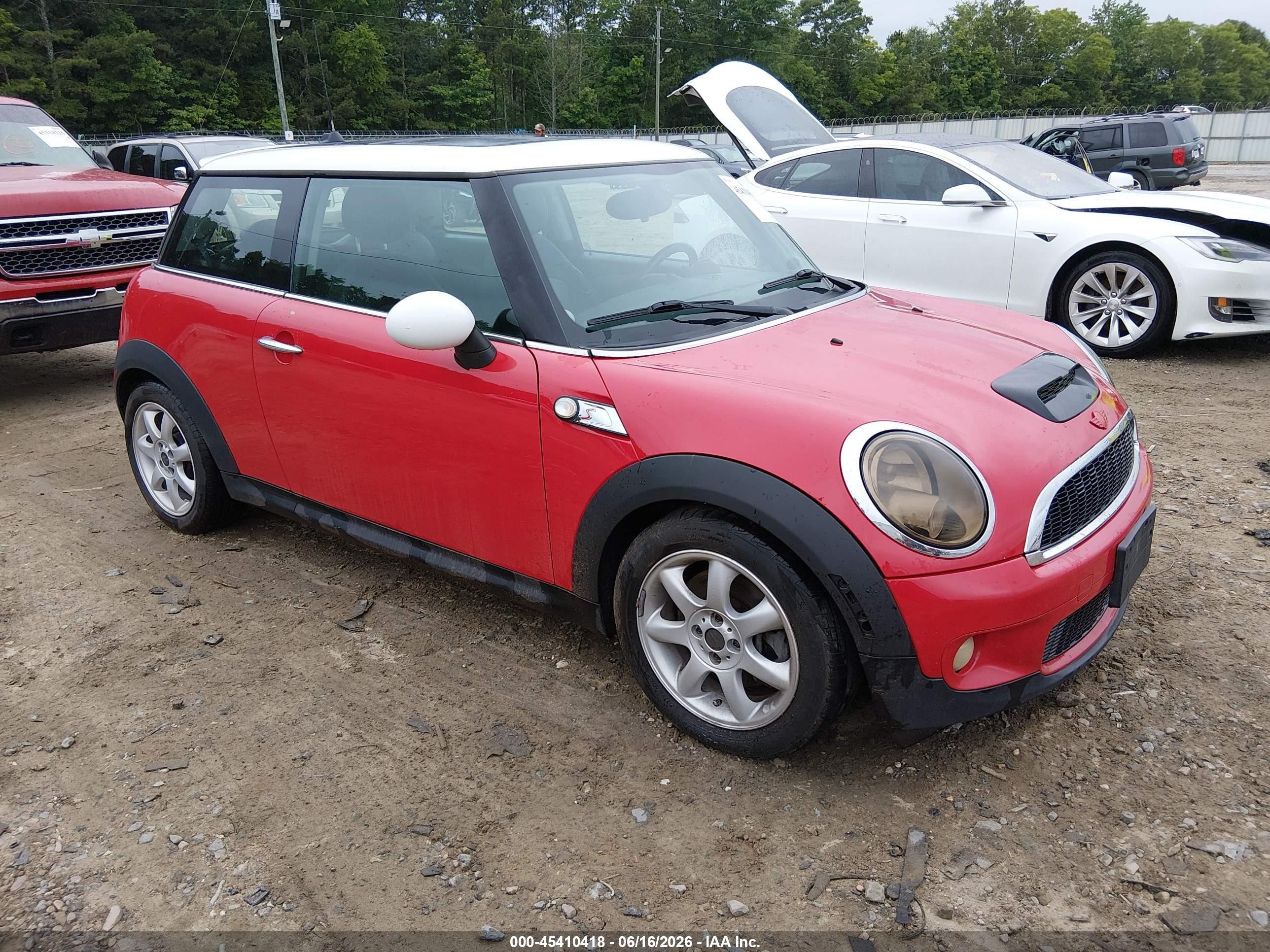 2009 Mini Cooper S   Red vin: WMWMF73569TT96671