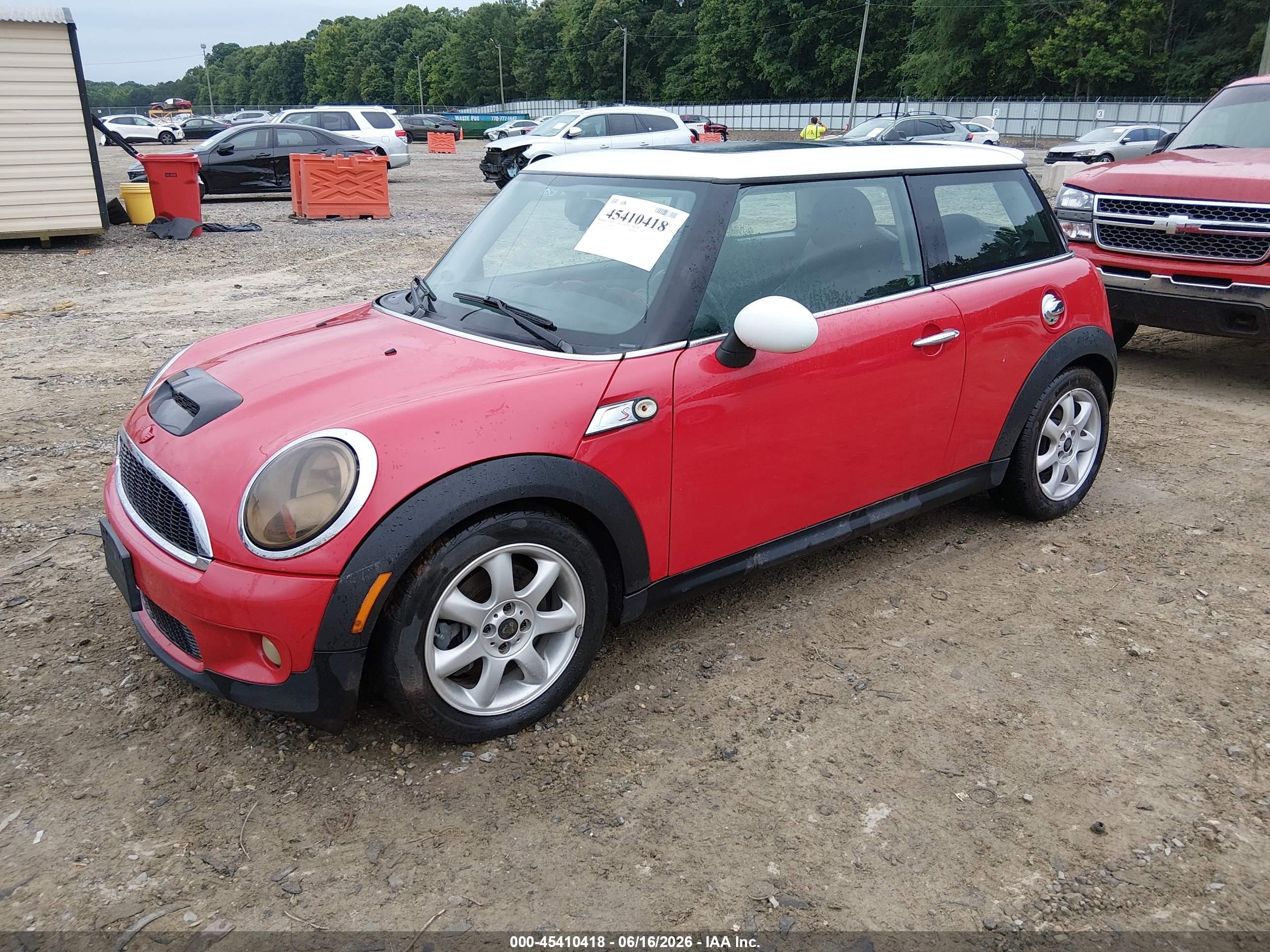 2009 Mini Cooper S   Red vin: WMWMF73569TT96671