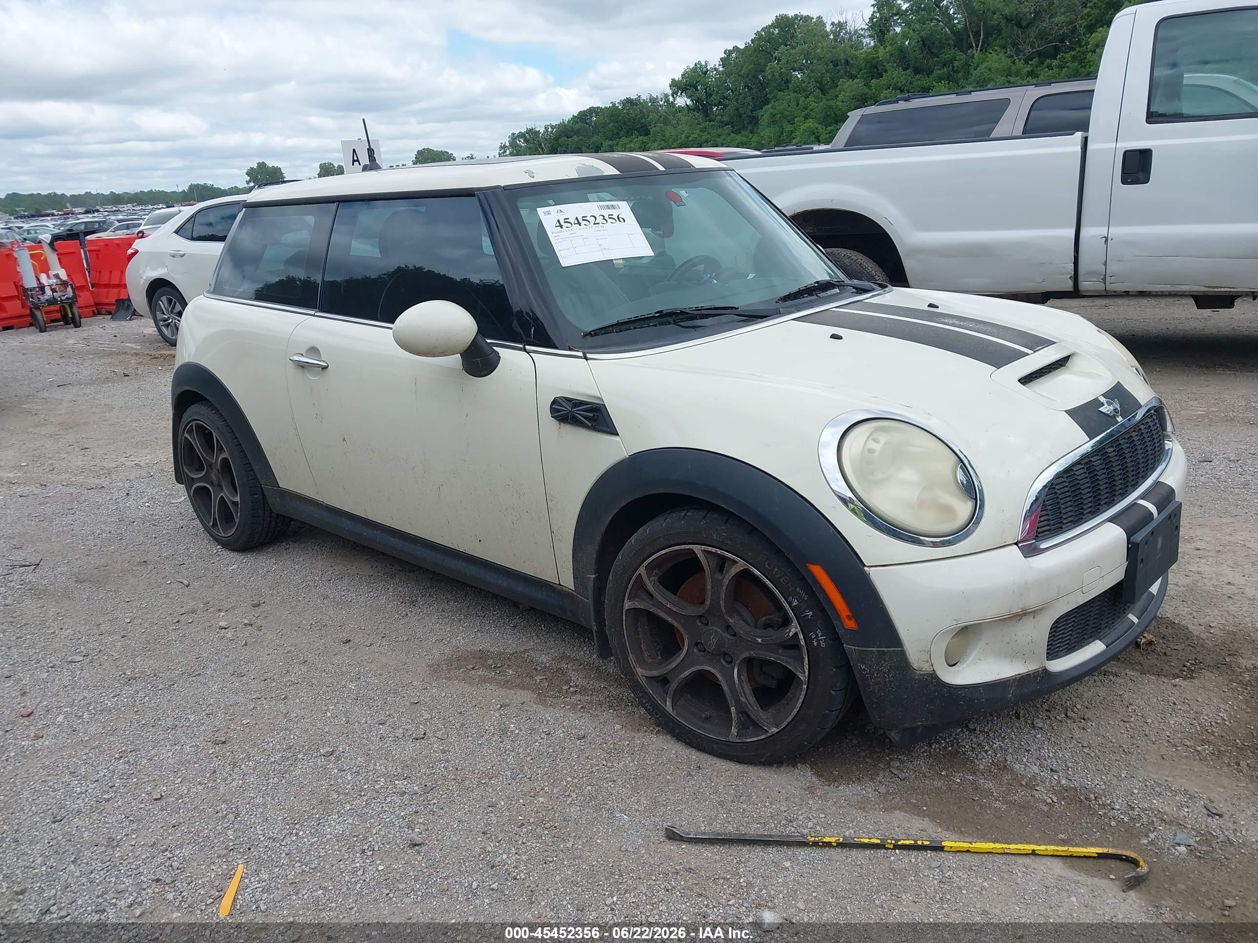 2009 Mini Cooper S   Cream vin: WMWMF73569TW81600