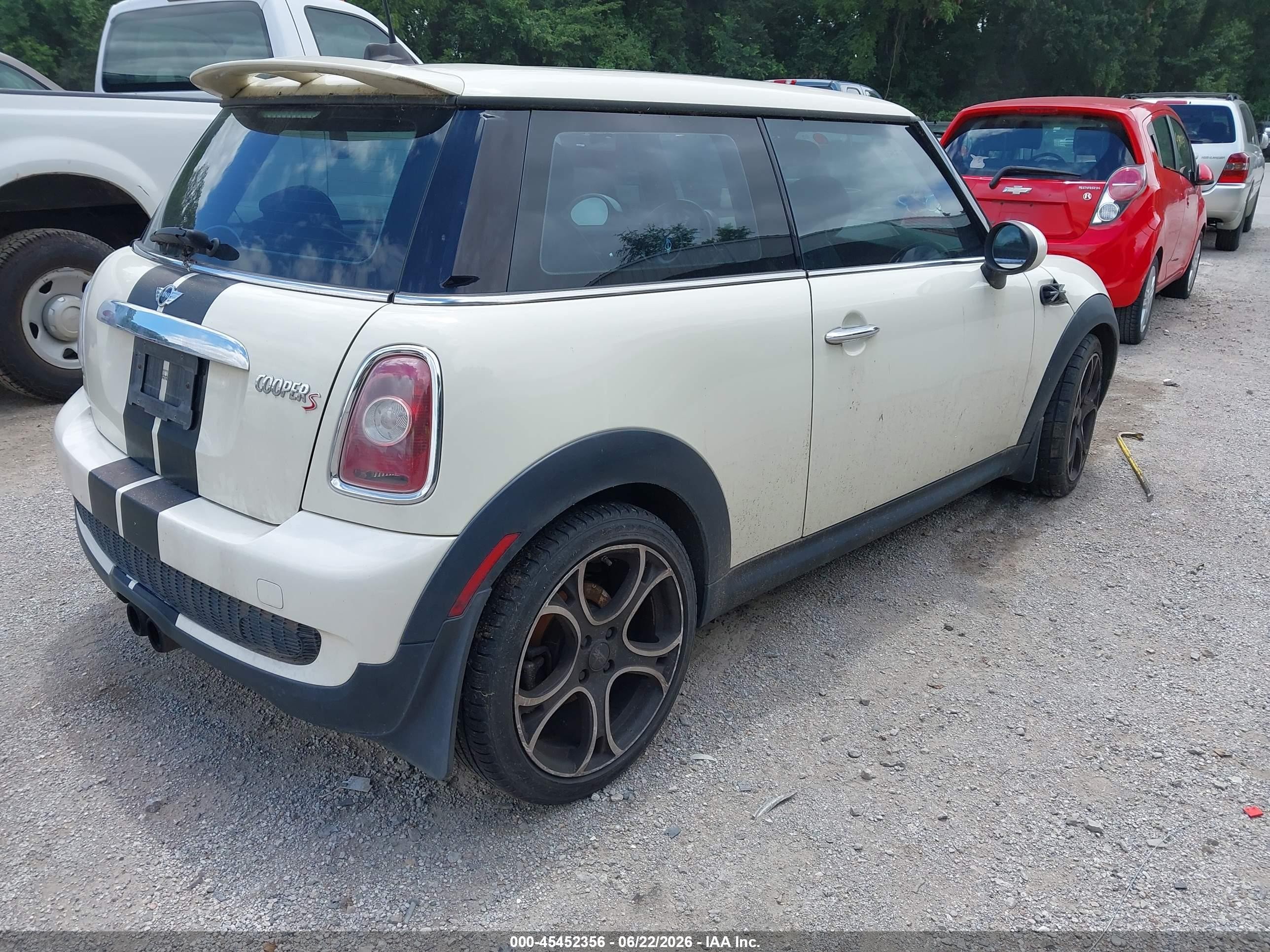 2009 Mini Cooper S   Cream vin: WMWMF73569TW81600