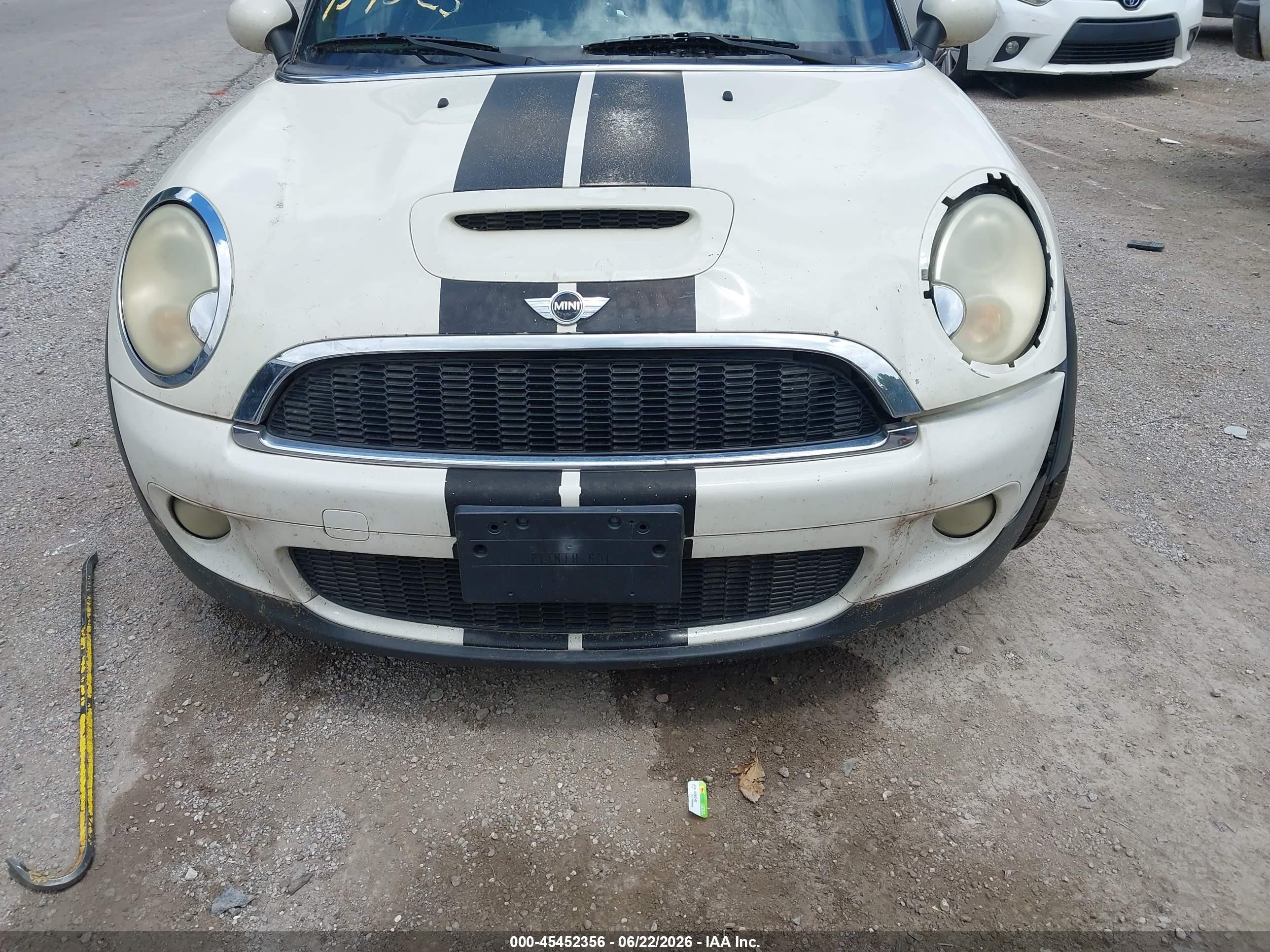 2009 Mini Cooper S   Cream vin: WMWMF73569TW81600