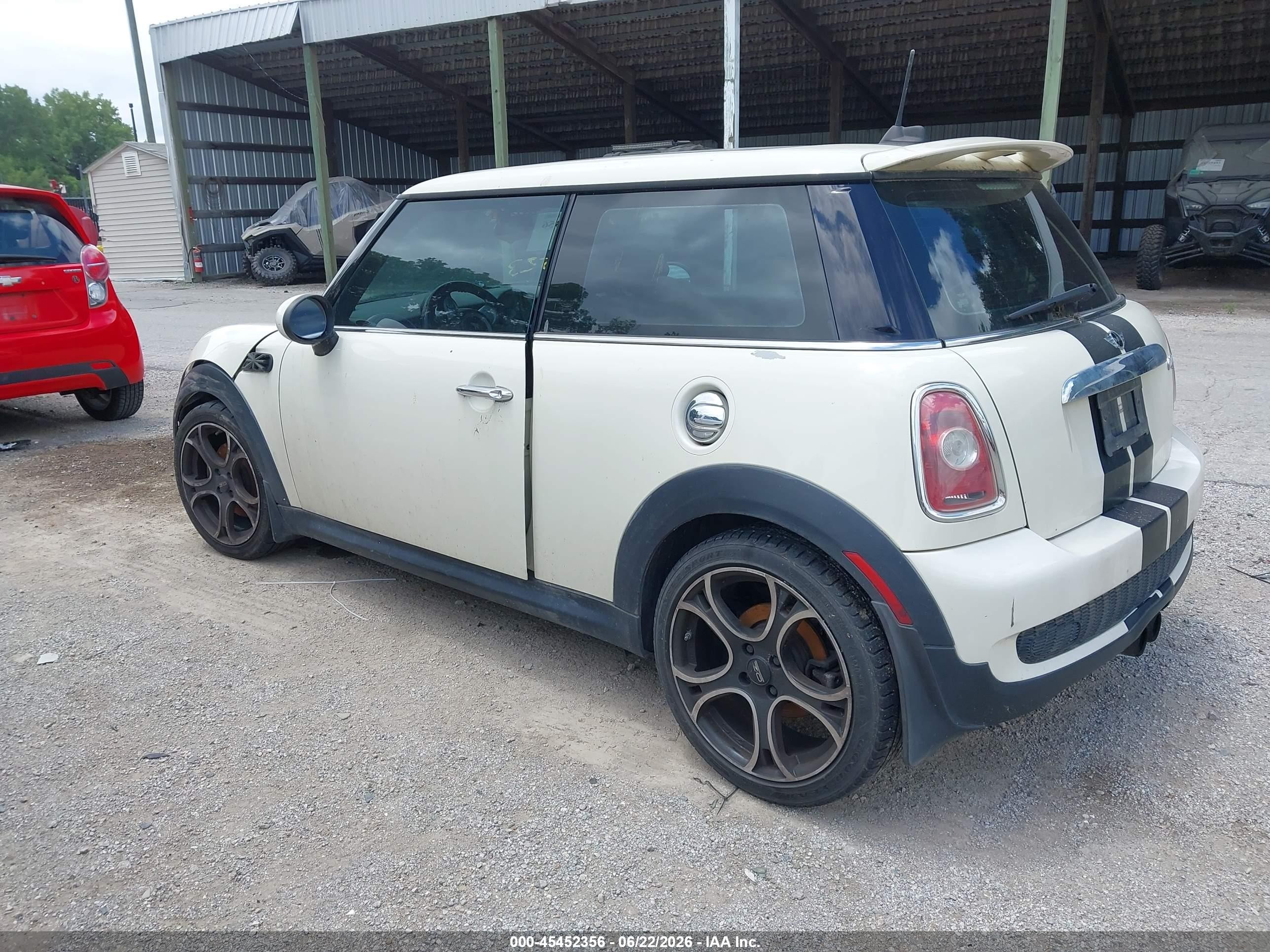 2009 Mini Cooper S   Cream vin: WMWMF73569TW81600