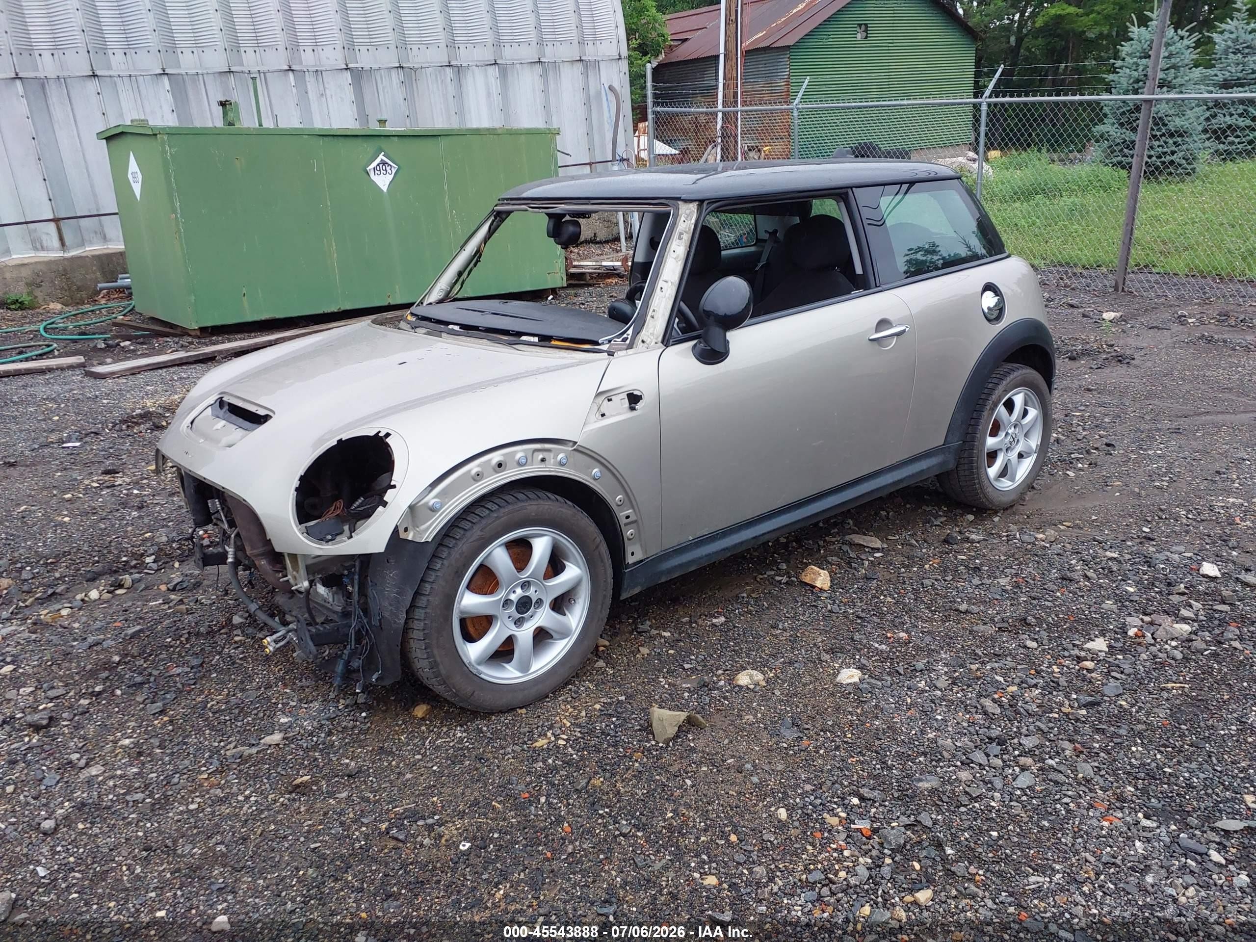 2009 Mini Cooper S   Beige vin: WMWMF73569TW82195