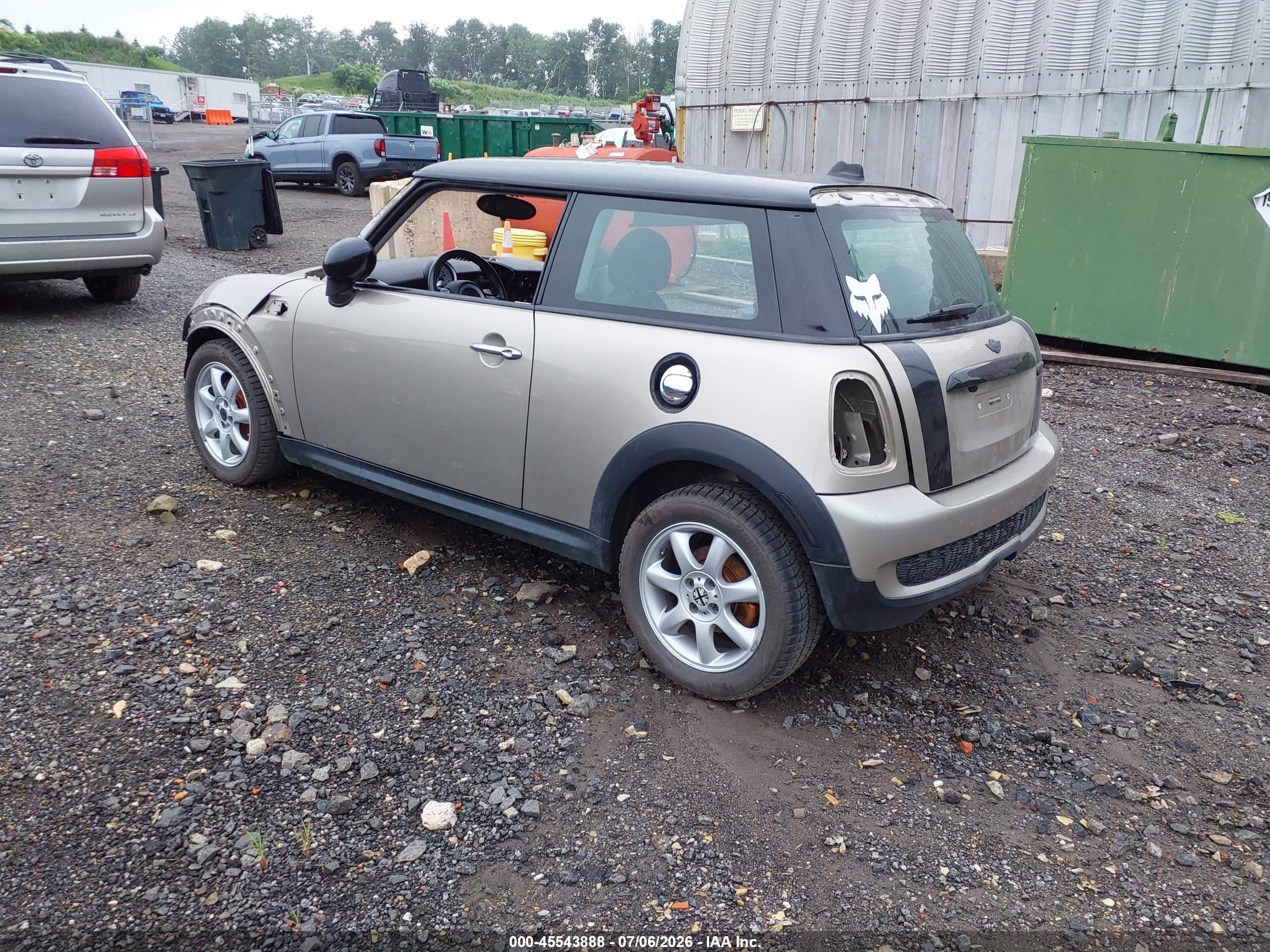 2009 Mini Cooper S   Beige vin: WMWMF73569TW82195