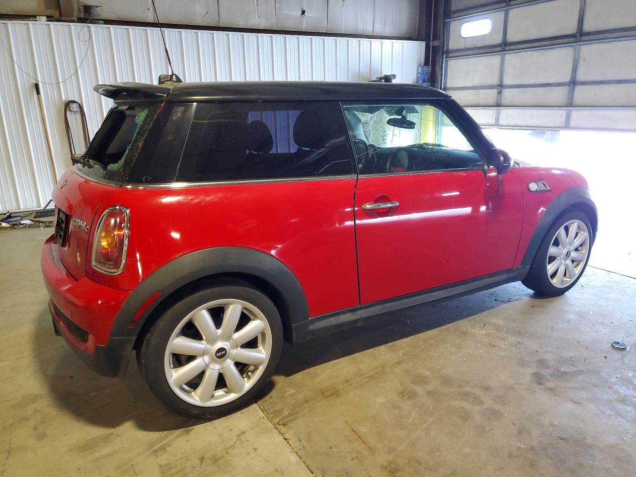 2009 Mini Cooper S Red vin: WMWMF73569TW87896