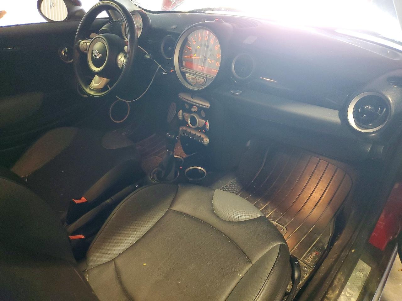 2009 Mini Cooper S Red vin: WMWMF73569TW87896