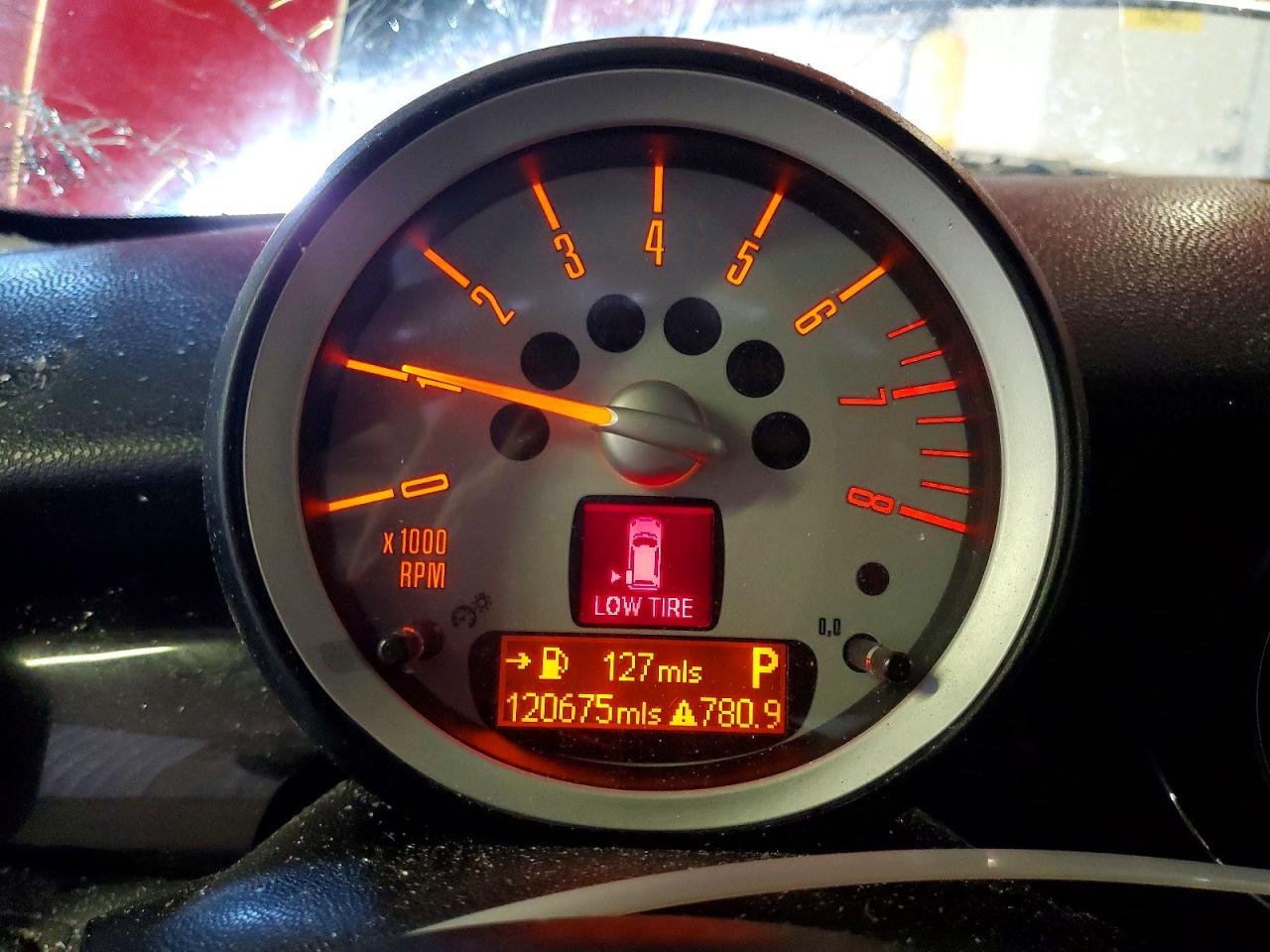 2009 Mini Cooper S Red vin: WMWMF73569TW87896