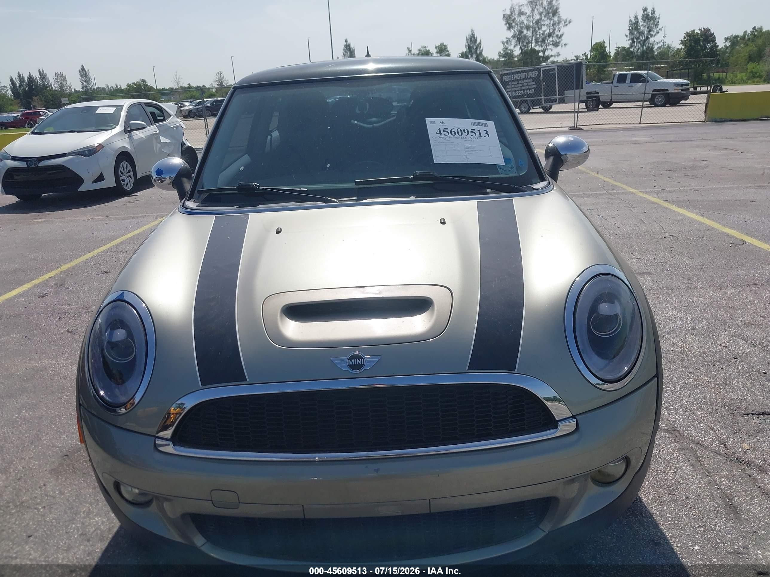 2007 Mini Cooper S   Tan vin: WMWMF73577TL88981
