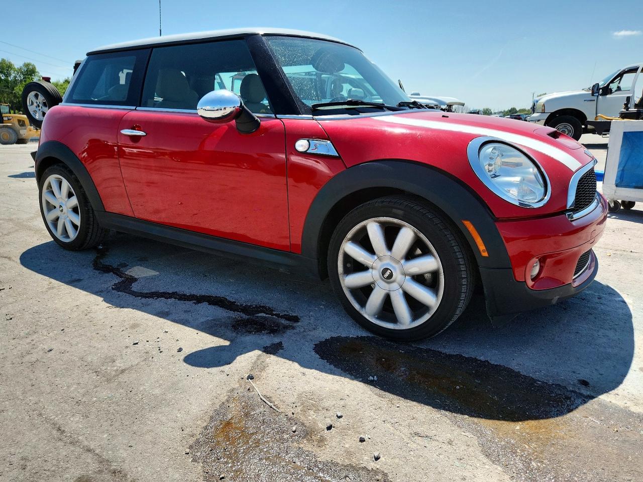 2007 Mini Cooper S Red vin: WMWMF73587TT84258