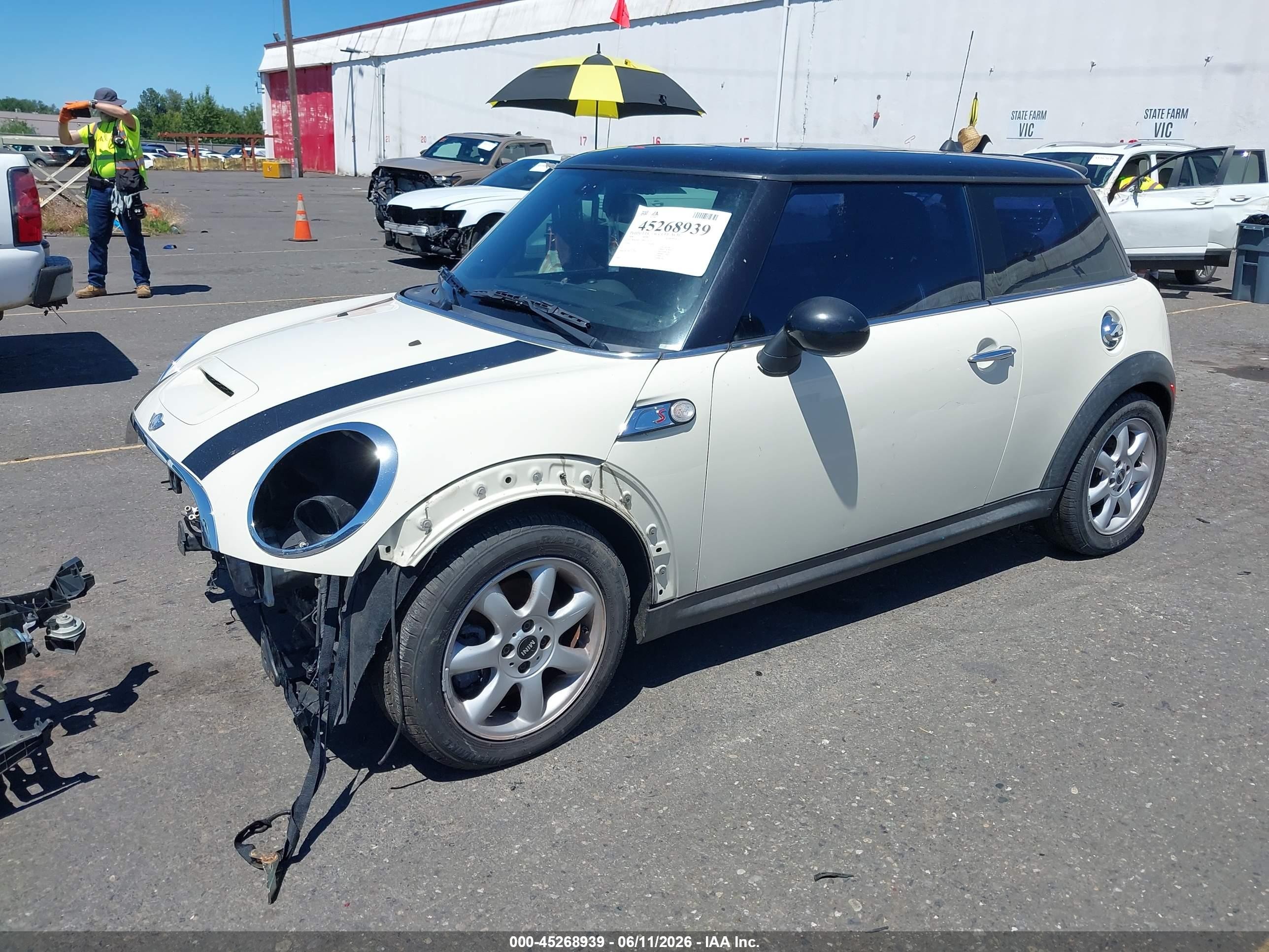 2008 Mini Cooper S   Cream vin: WMWMF73588TV35116