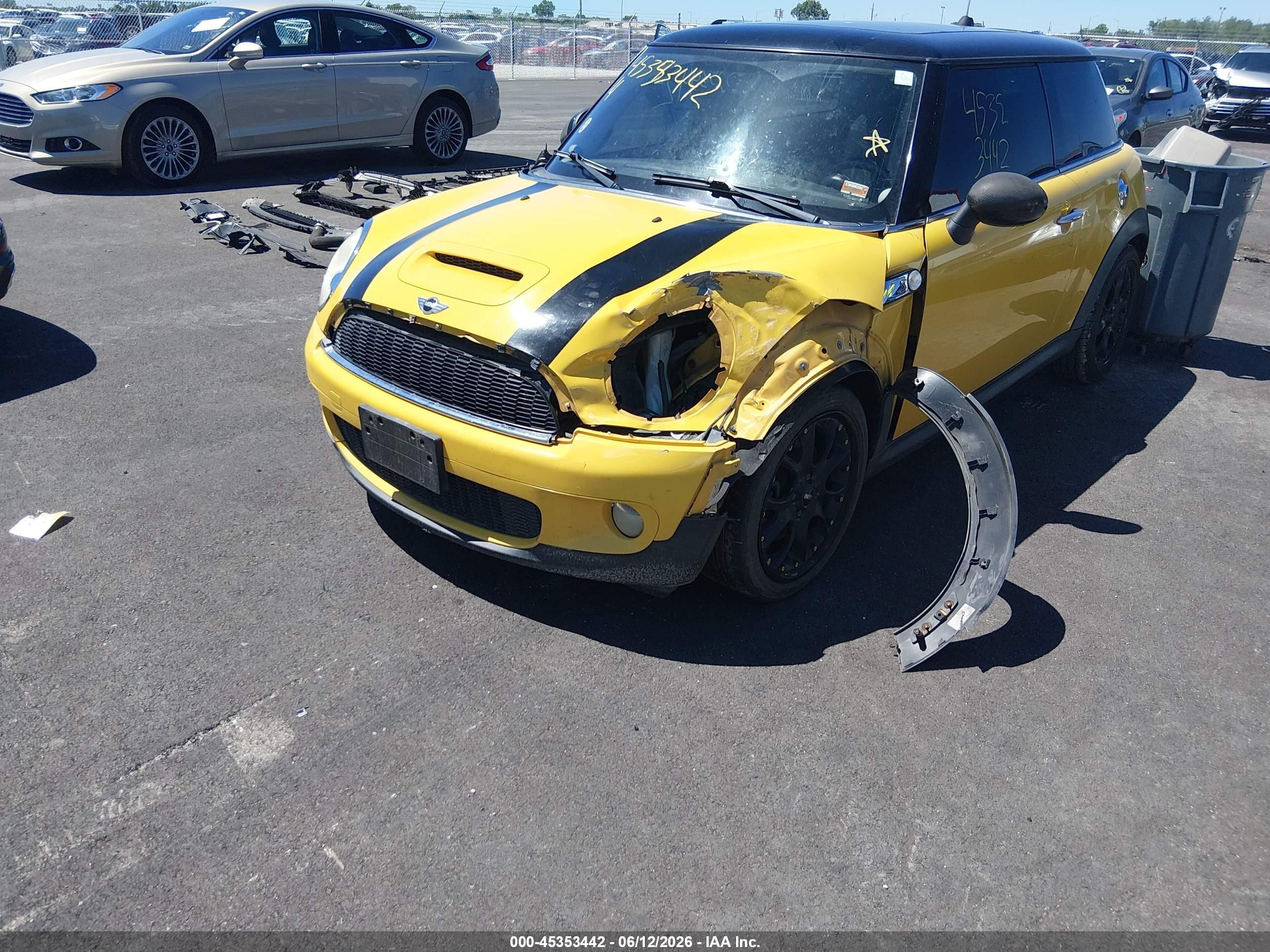2009 Mini Cooper S   Yellow vin: WMWMF73589TT99460