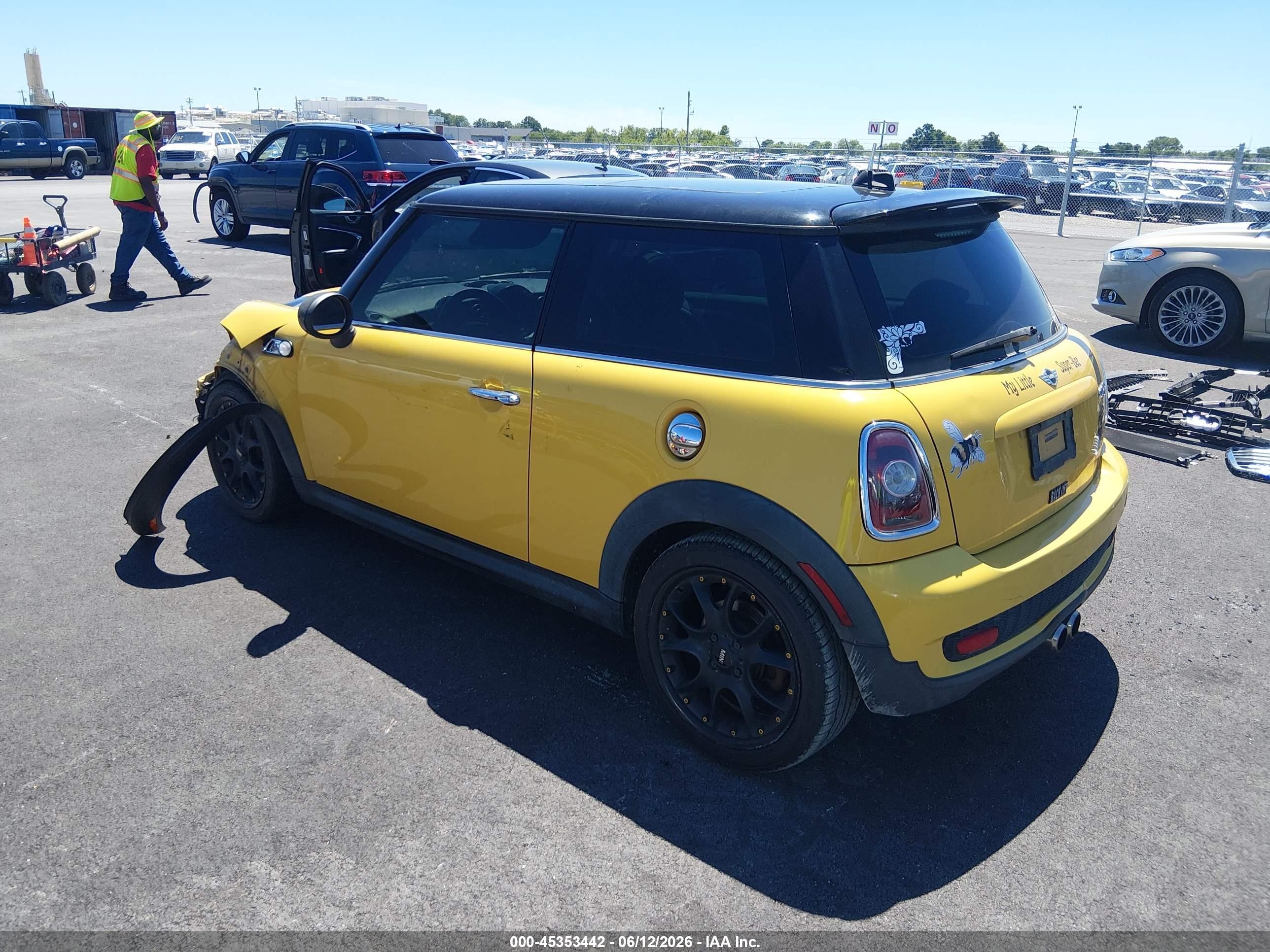 2009 Mini Cooper S   Yellow vin: WMWMF73589TT99460