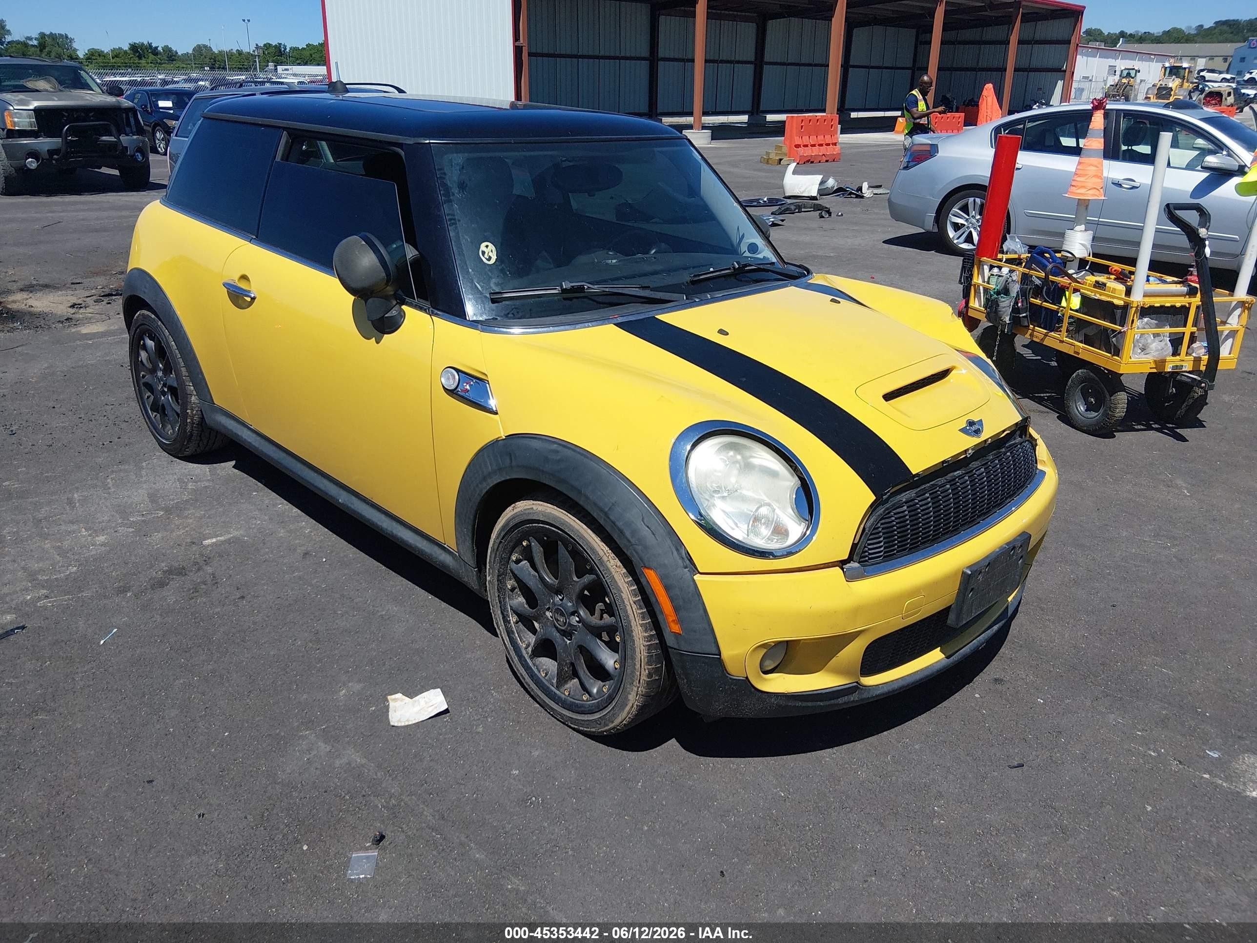 2009 Mini Cooper S   Yellow vin: WMWMF73589TT99460