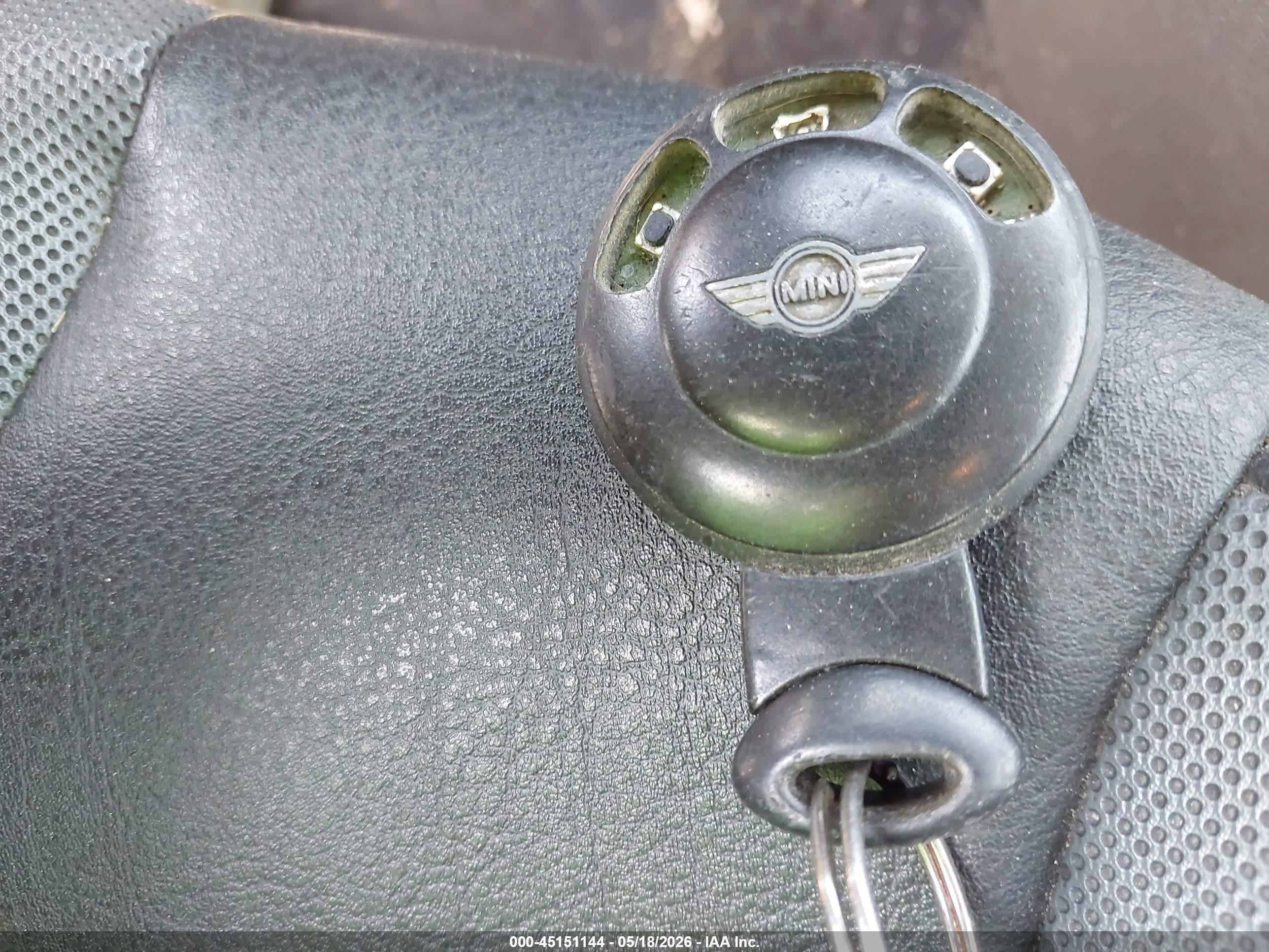 2007 Mini Cooper S Silver vin: WMWMF73597TL85953