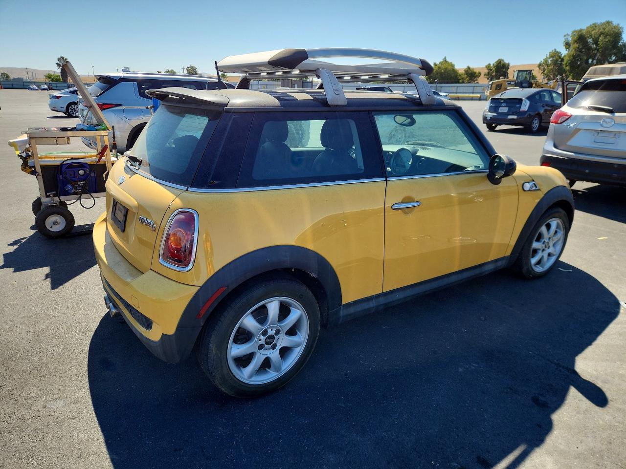 2007 Mini Cooper S Yellow vin: WMWMF73597TT83278
