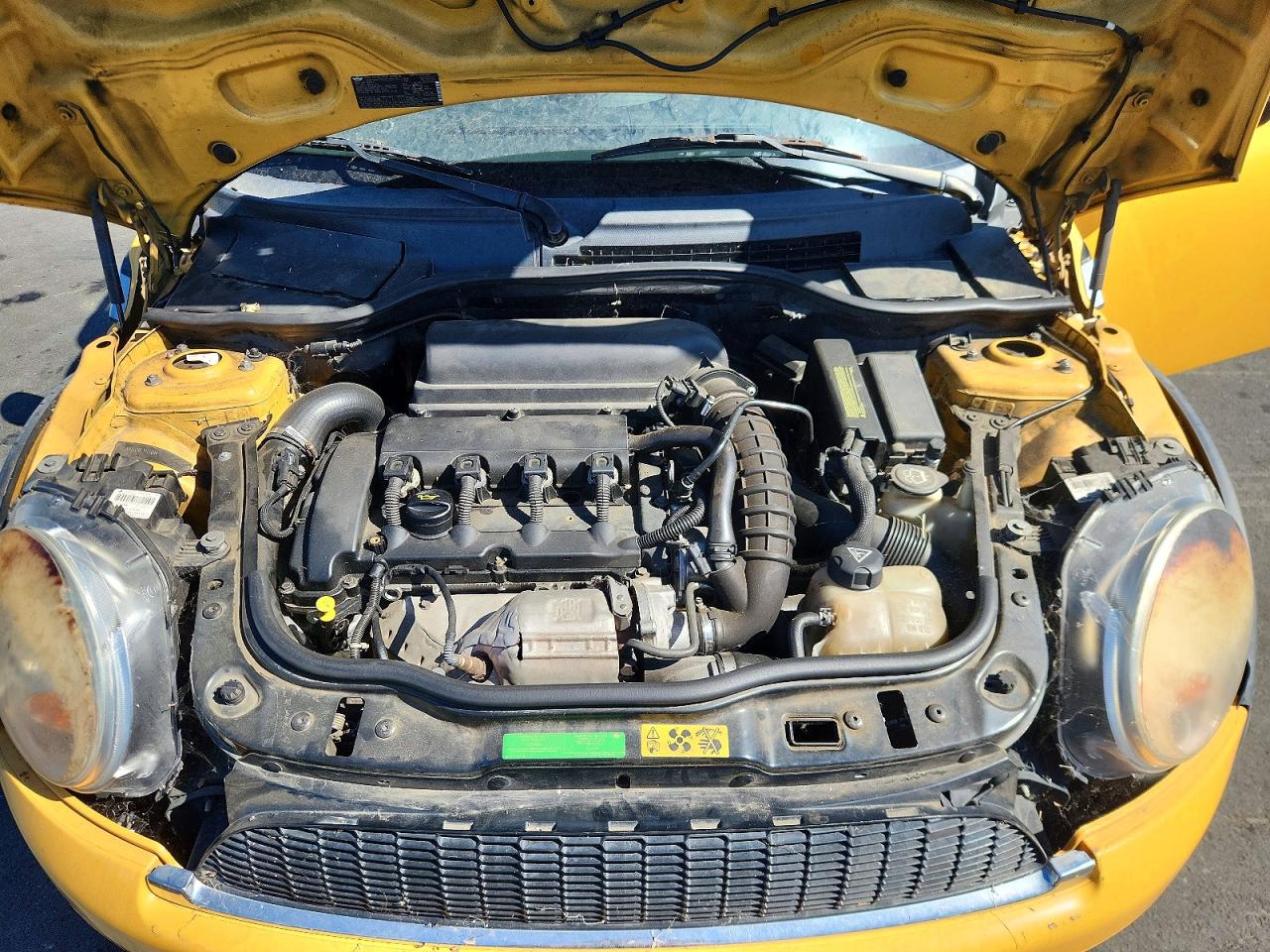 2007 Mini Cooper S Yellow vin: WMWMF73597TT83278