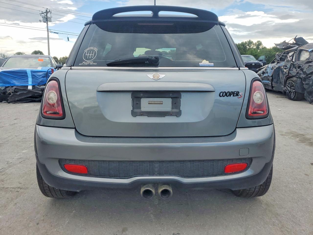 2008 Mini Cooper S Gray vin: WMWMF73598TT86697