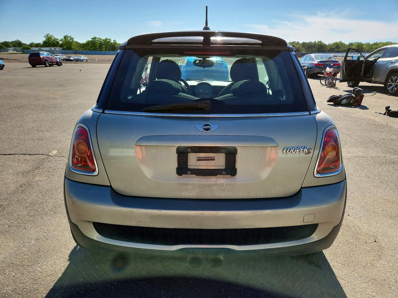 2008 Mini Cooper S Silver vin: WMWMF73598TT90233