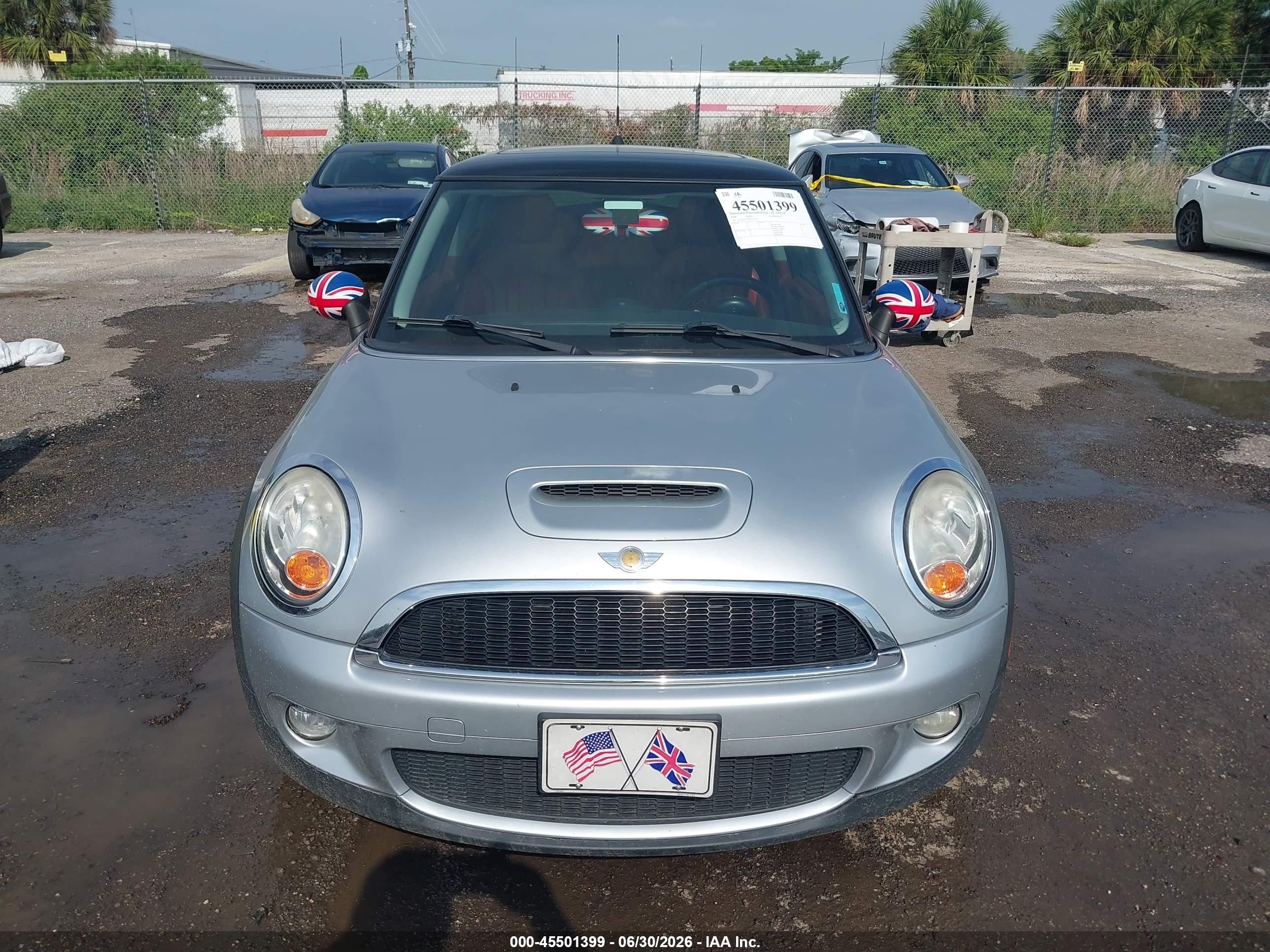 2008 Mini Cooper S   Silver vin: WMWMF73598TV37621