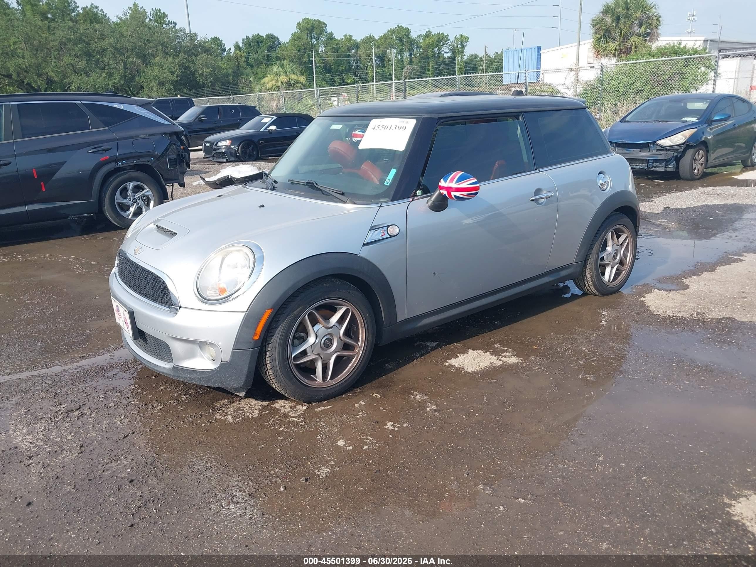 2008 Mini Cooper S   Silver vin: WMWMF73598TV37621