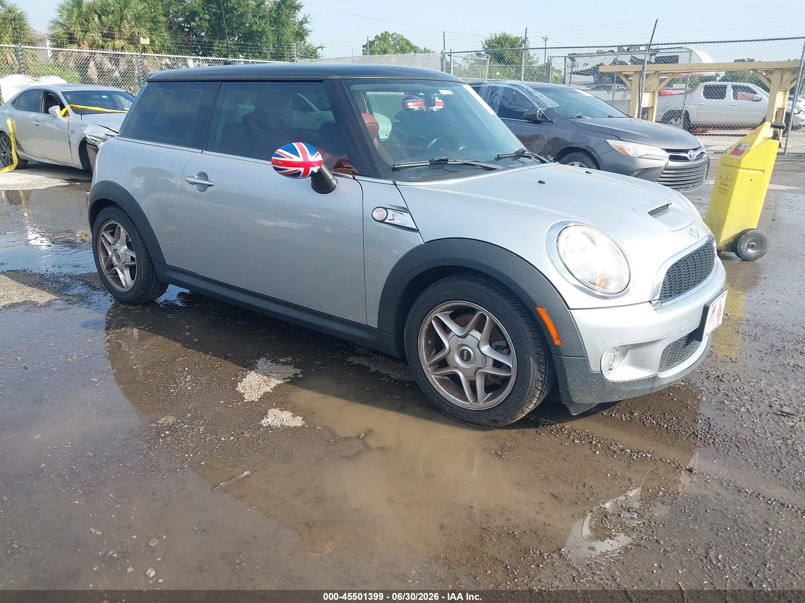 2008 Mini Cooper S   Silver vin: WMWMF73598TV37621