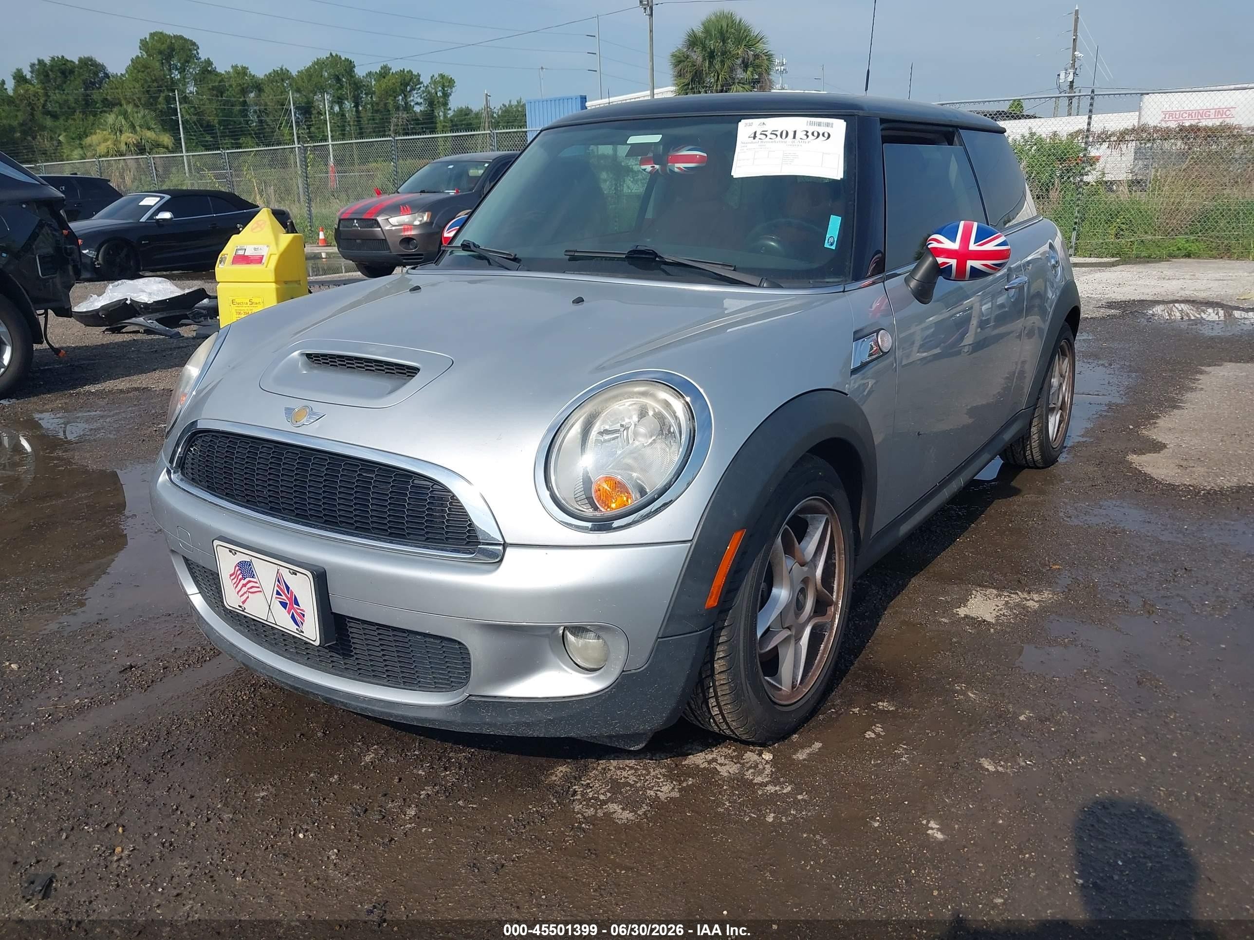 2008 Mini Cooper S   Silver vin: WMWMF73598TV37621