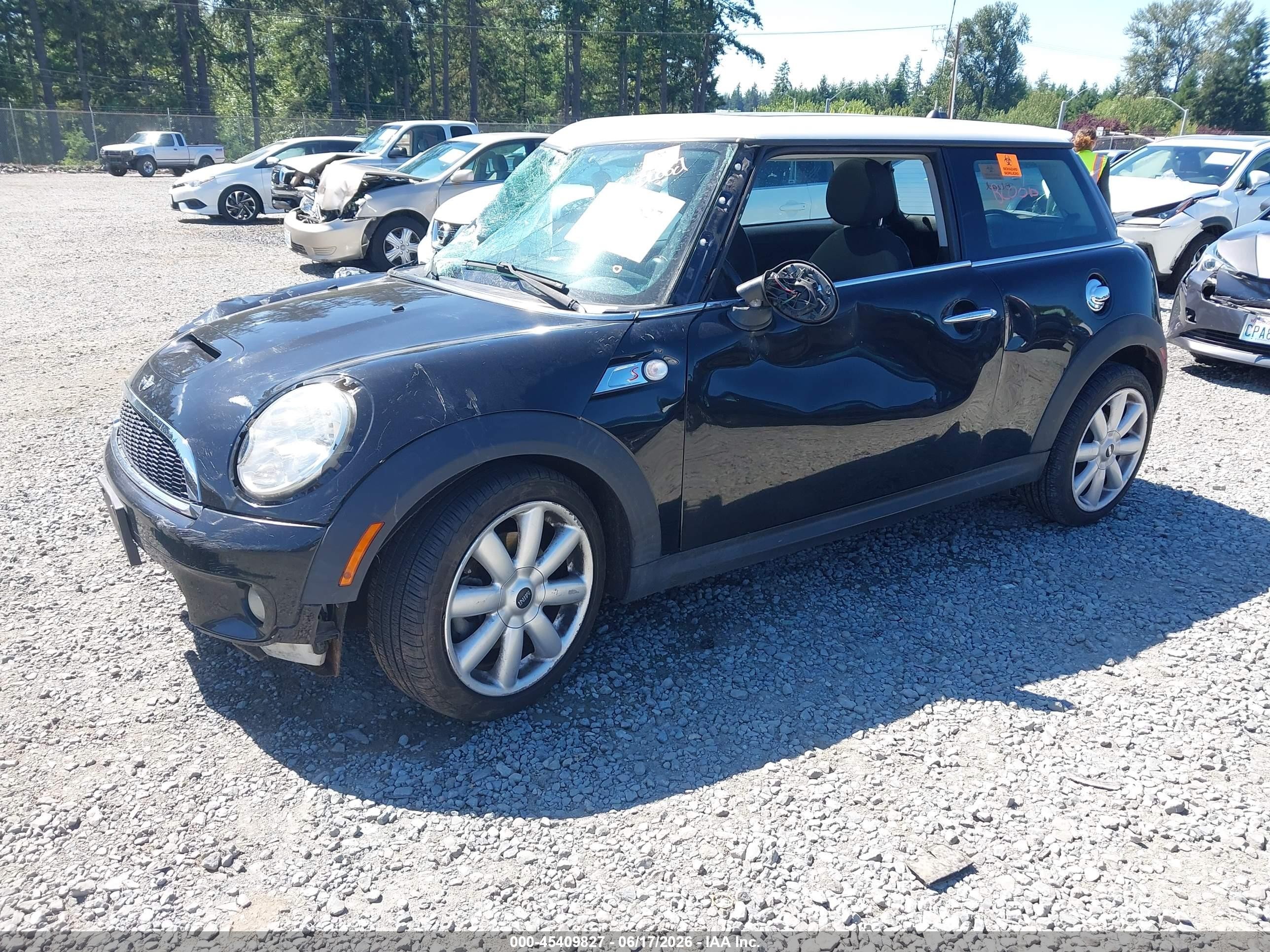 2009 Mini Cooper S   Black vin: WMWMF73599TW86077